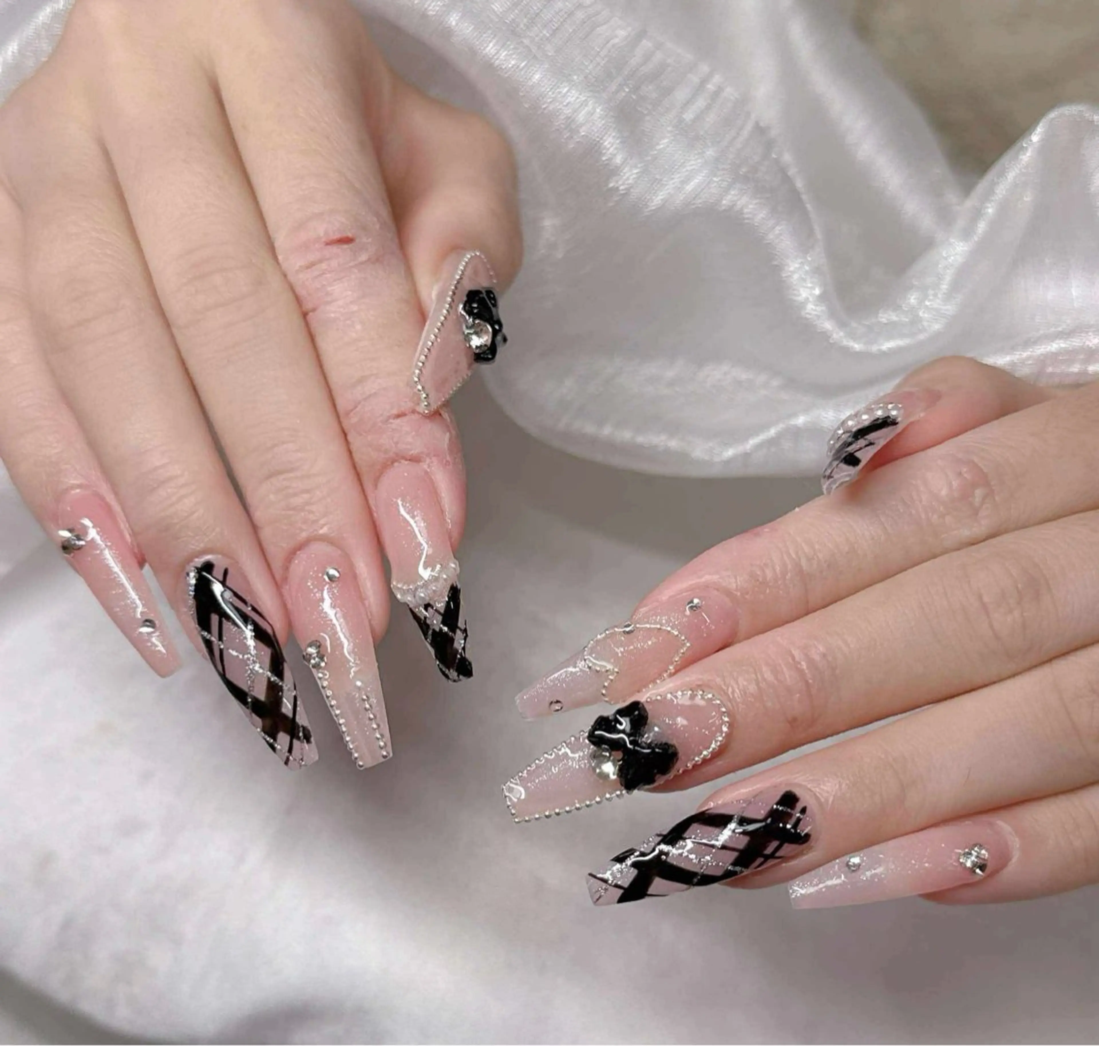 ネイル 長さ出し グラデーション 卒業式 キラキラネイル マグネットネイル ハンドネイル Lee Nailsのネイルデザイン