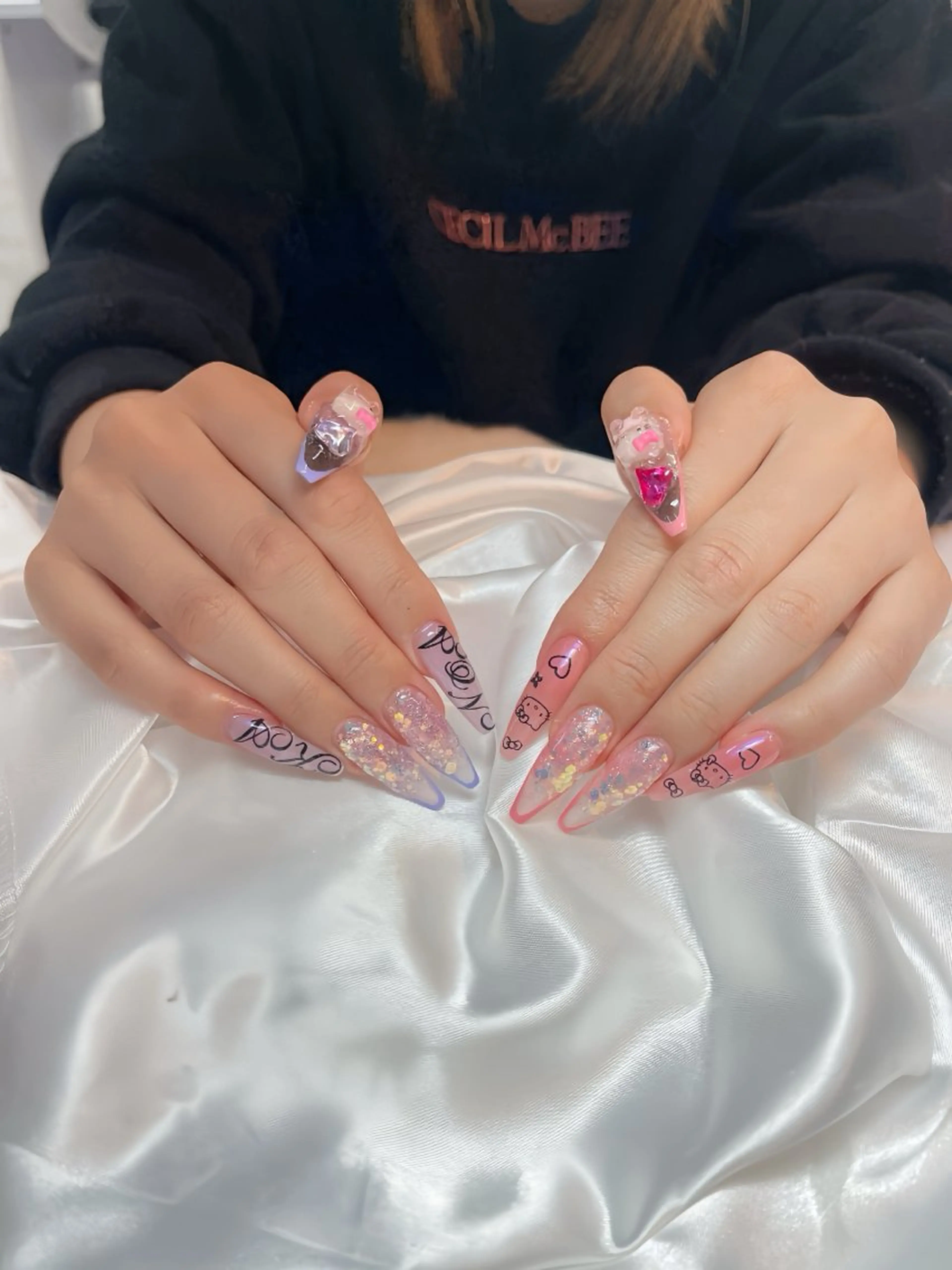 ネイル アートネイル チークネイル ジェルネイル ロングネイル マグネットネイル ハンドネイル Rin Nail 新大久保店のネイルデザイン