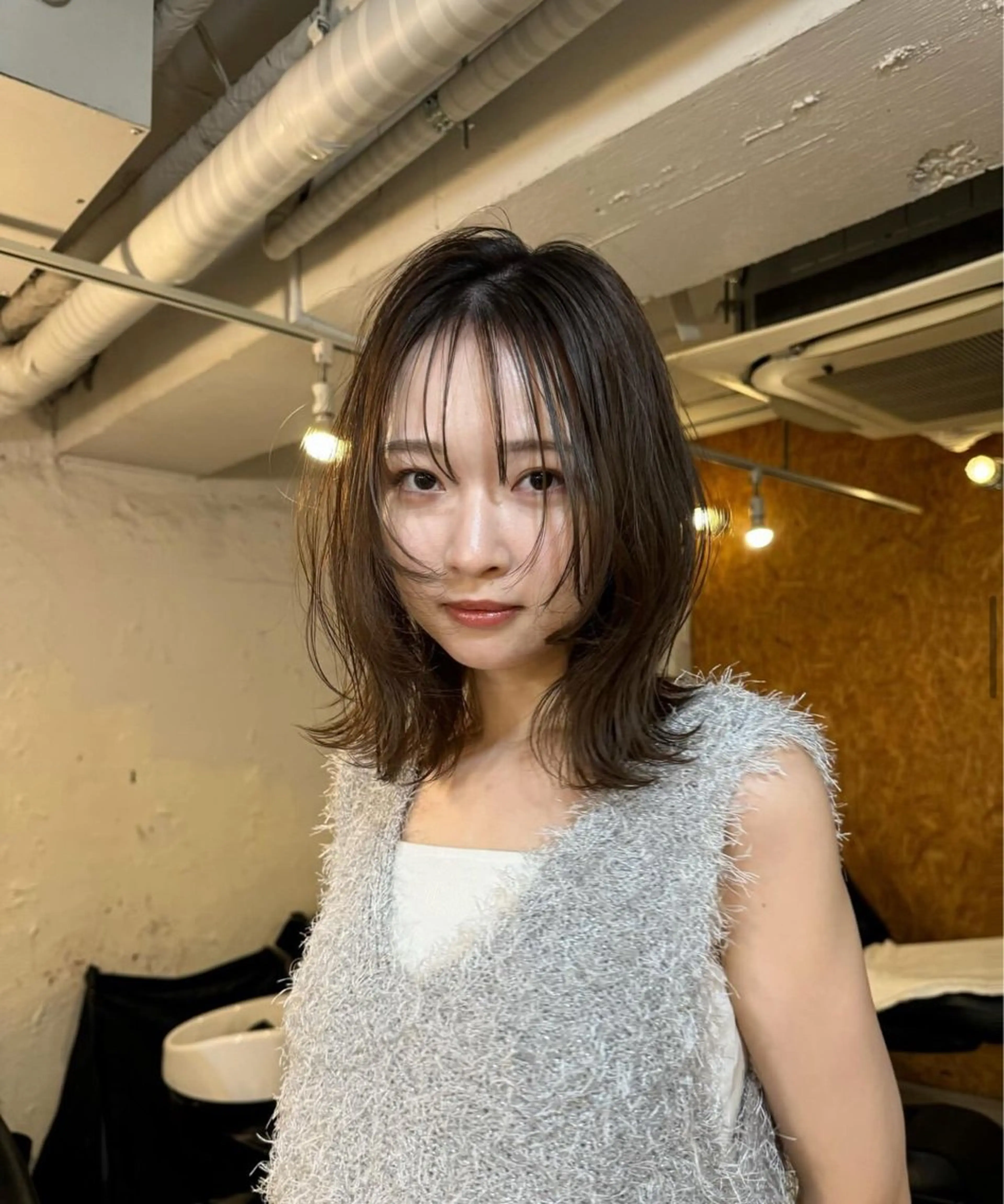 ミディアム カット ヘアカラー 顔まわりレイヤー 透明感カラー🩵🩵のヘアスタイル