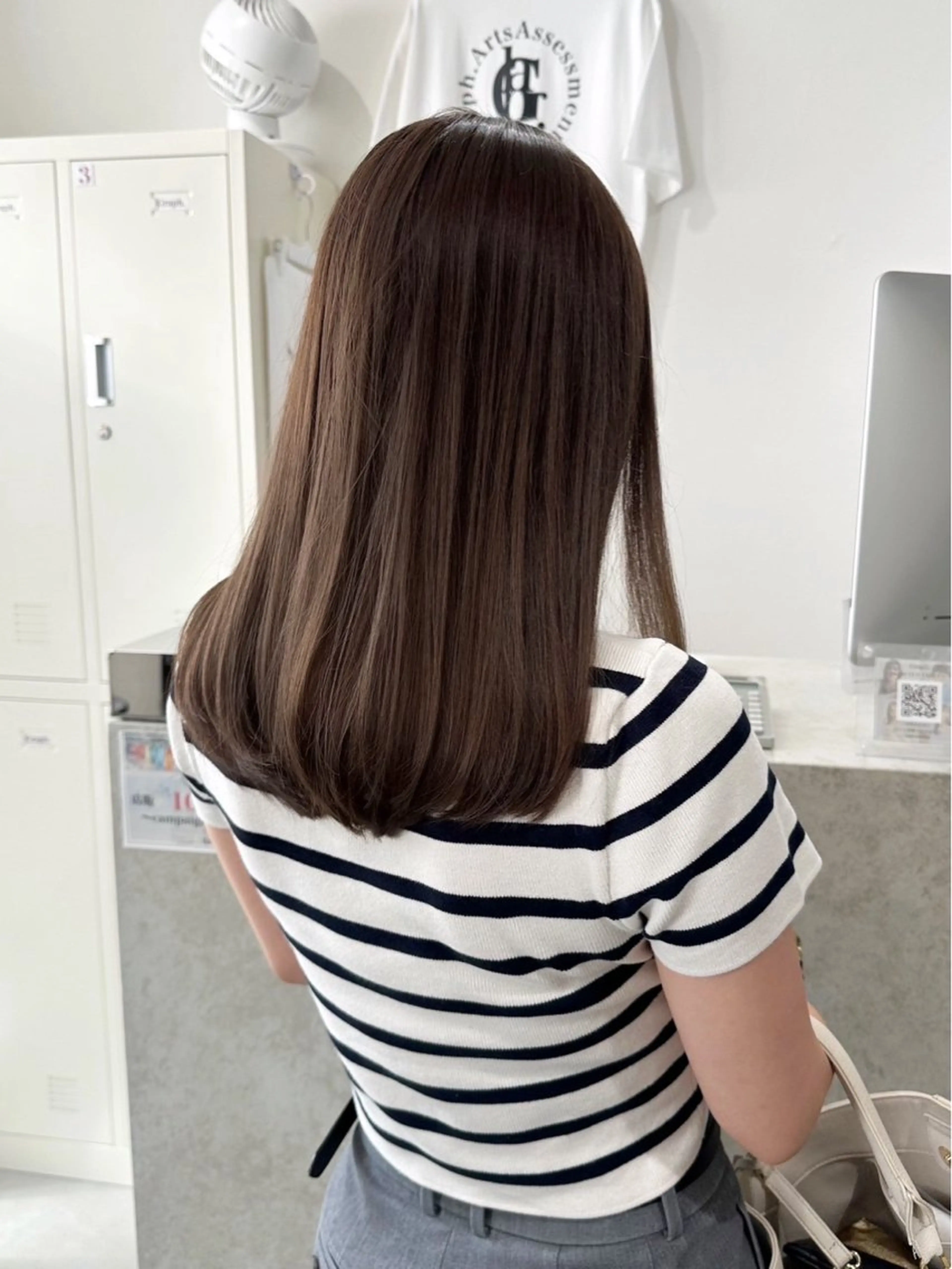 セミロング カラー 原口 桃歌のヘアスタイル