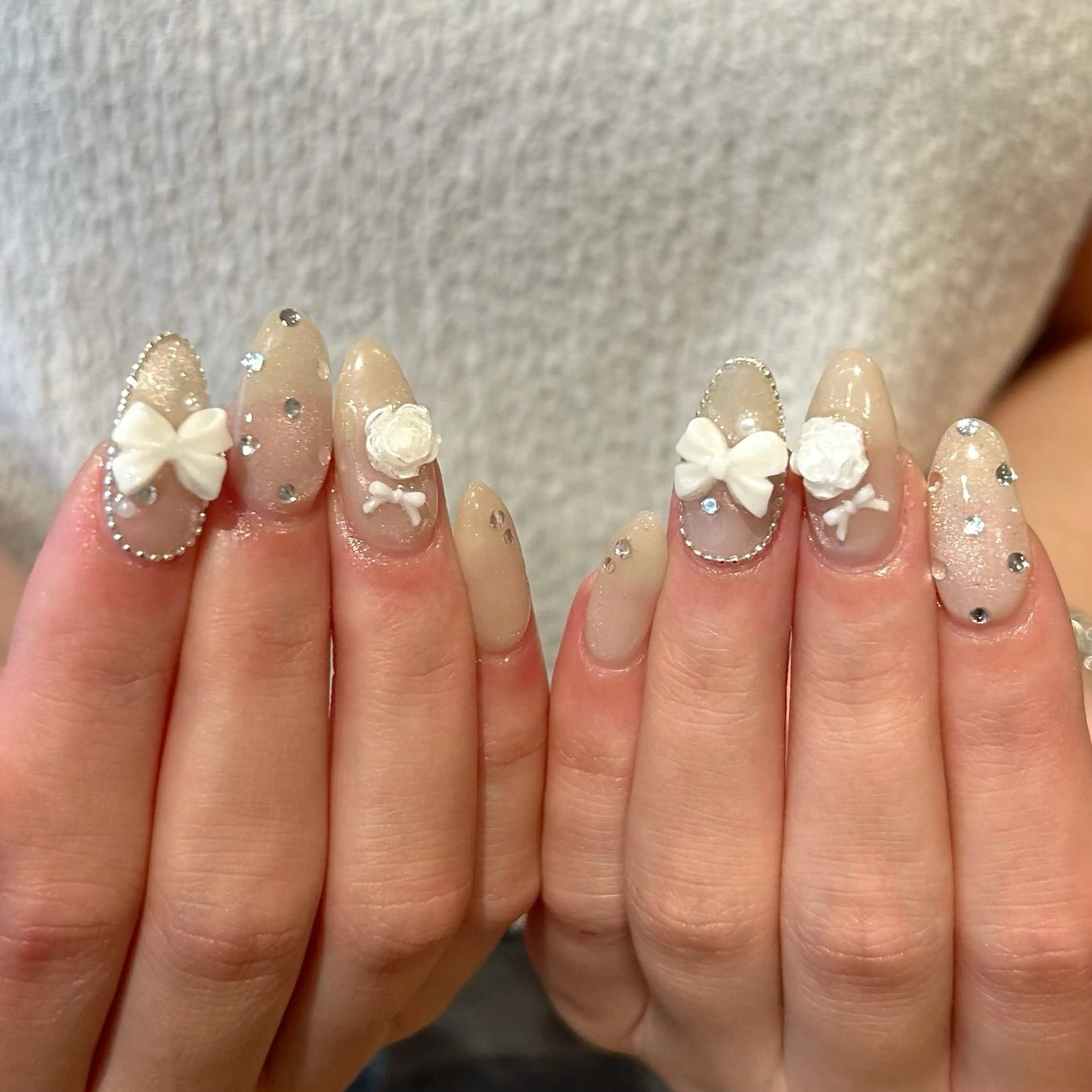 ネイル フレンチネイル ガーリー マグネットネイル ホワイト 冬ネイル ハンドネイル Bianca 栄店 Sanoのマツエク・マツパデザイン