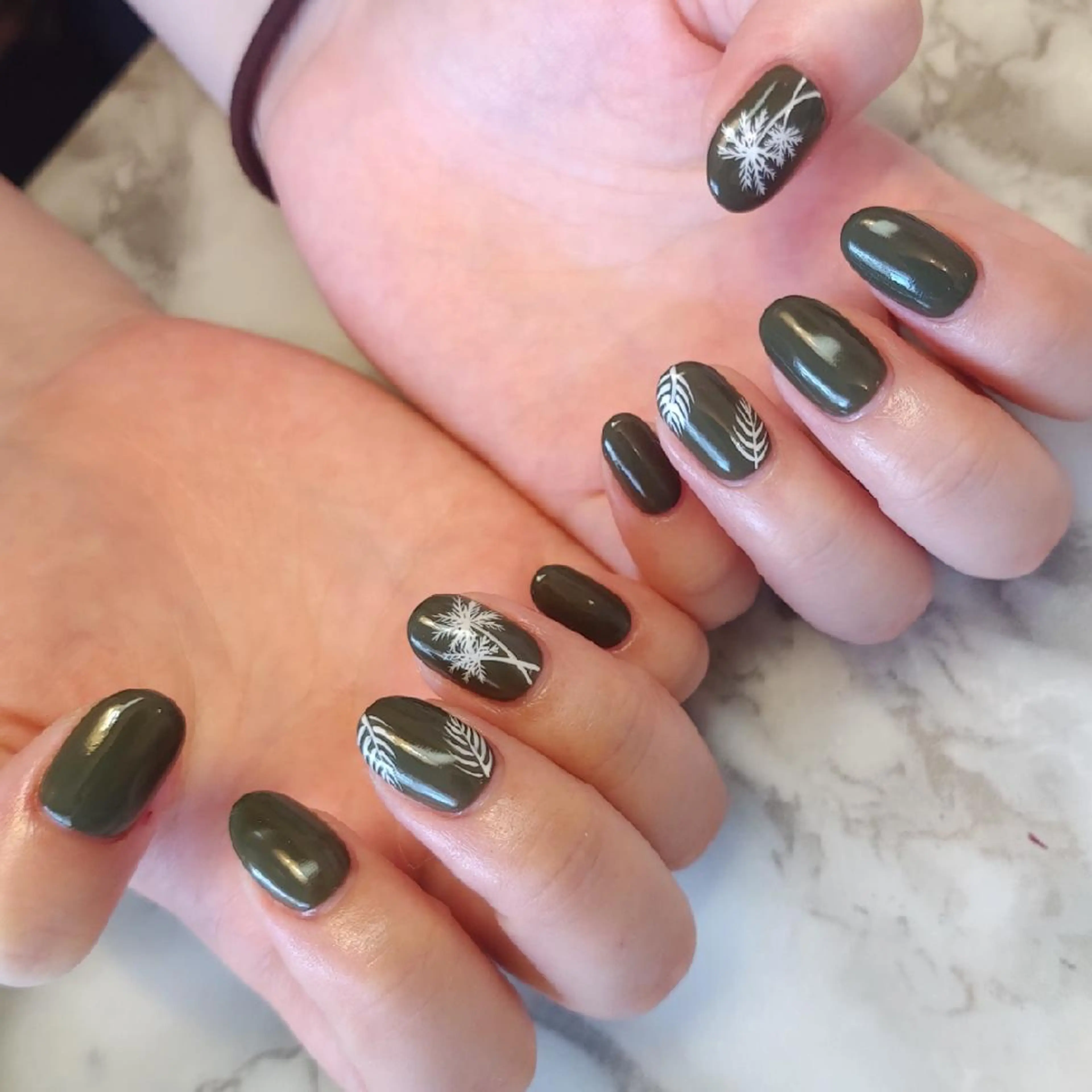 ネイル ジェヌインネイル 河内のネイルデザイン