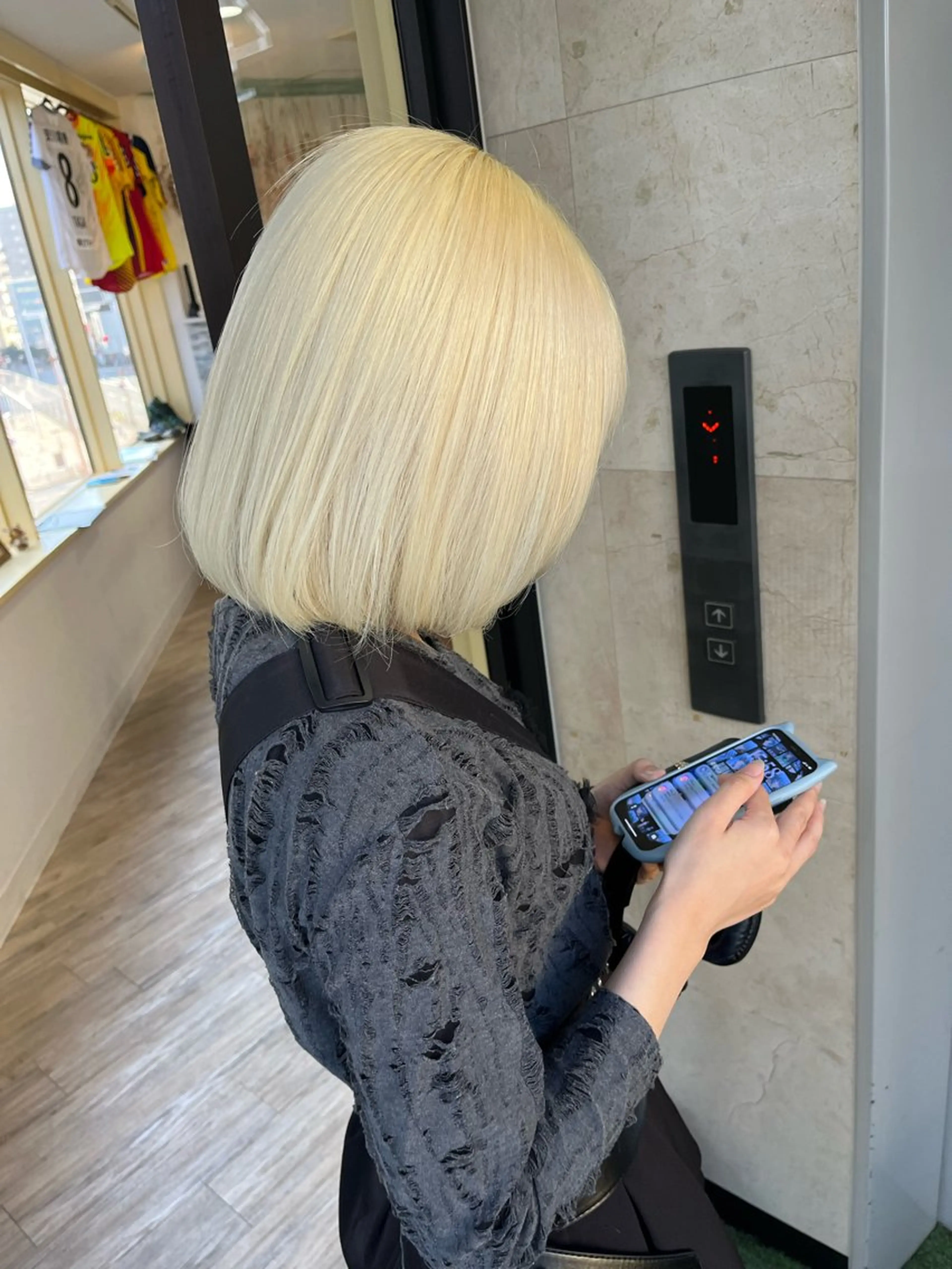 ショート カラー ハイトーンカラー ワタイショウタ 髪質改善✨眉毛サロンのヘアスタイル