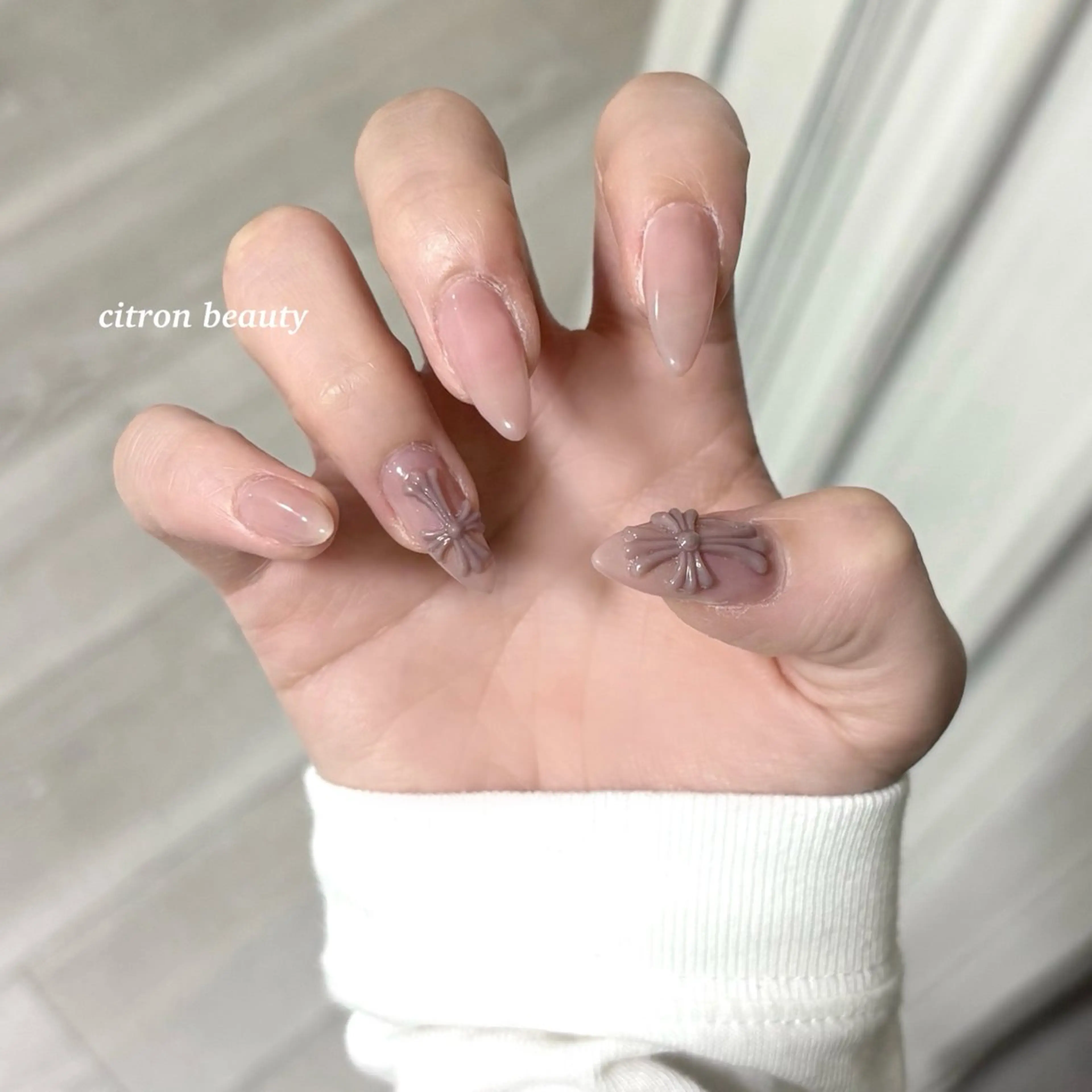 ［オフあり］クロム✝️ネイルの写真