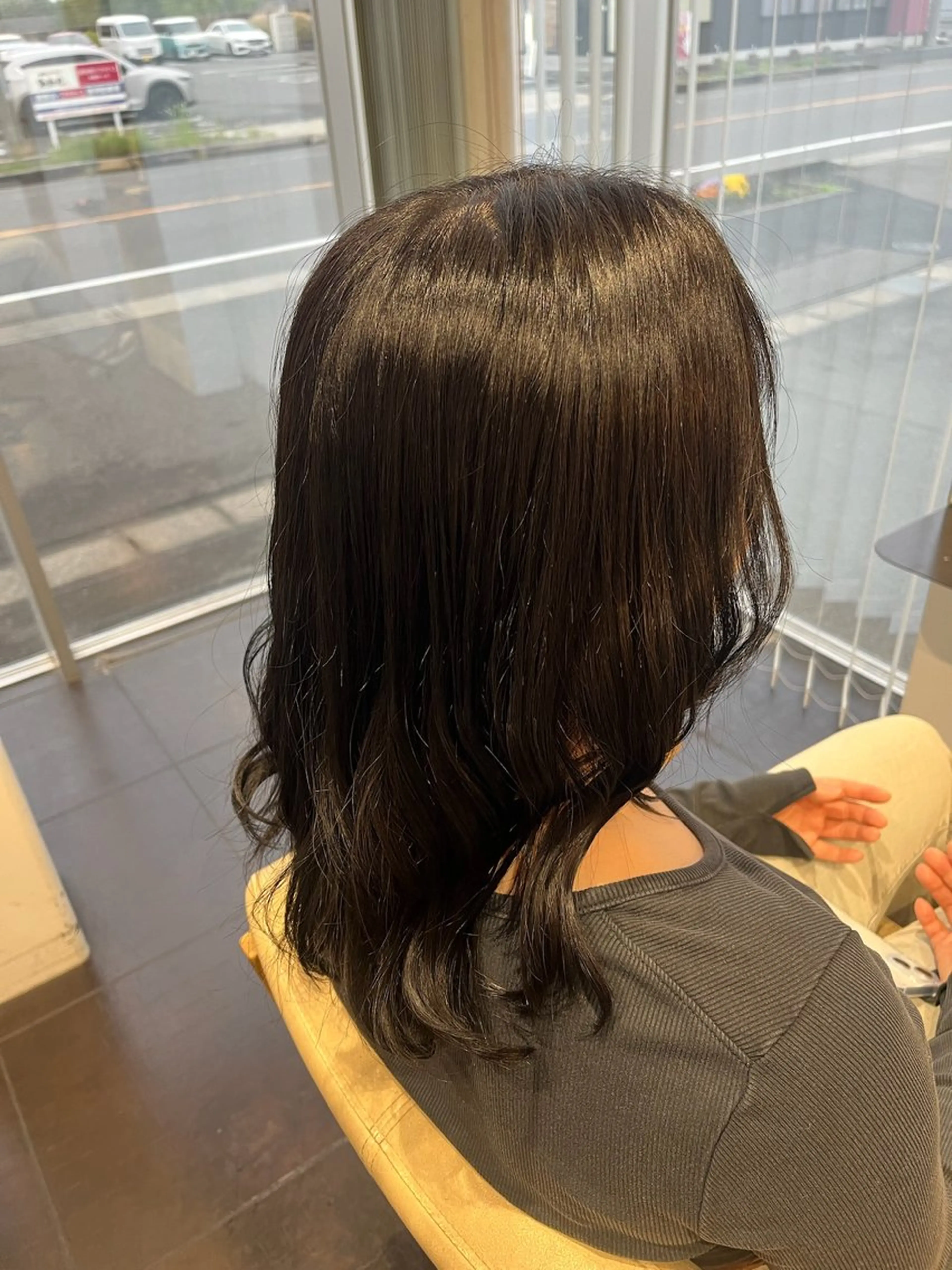 セミロング カラー 黒髪 ヘアカラー ふかや まりかのヘアスタイル