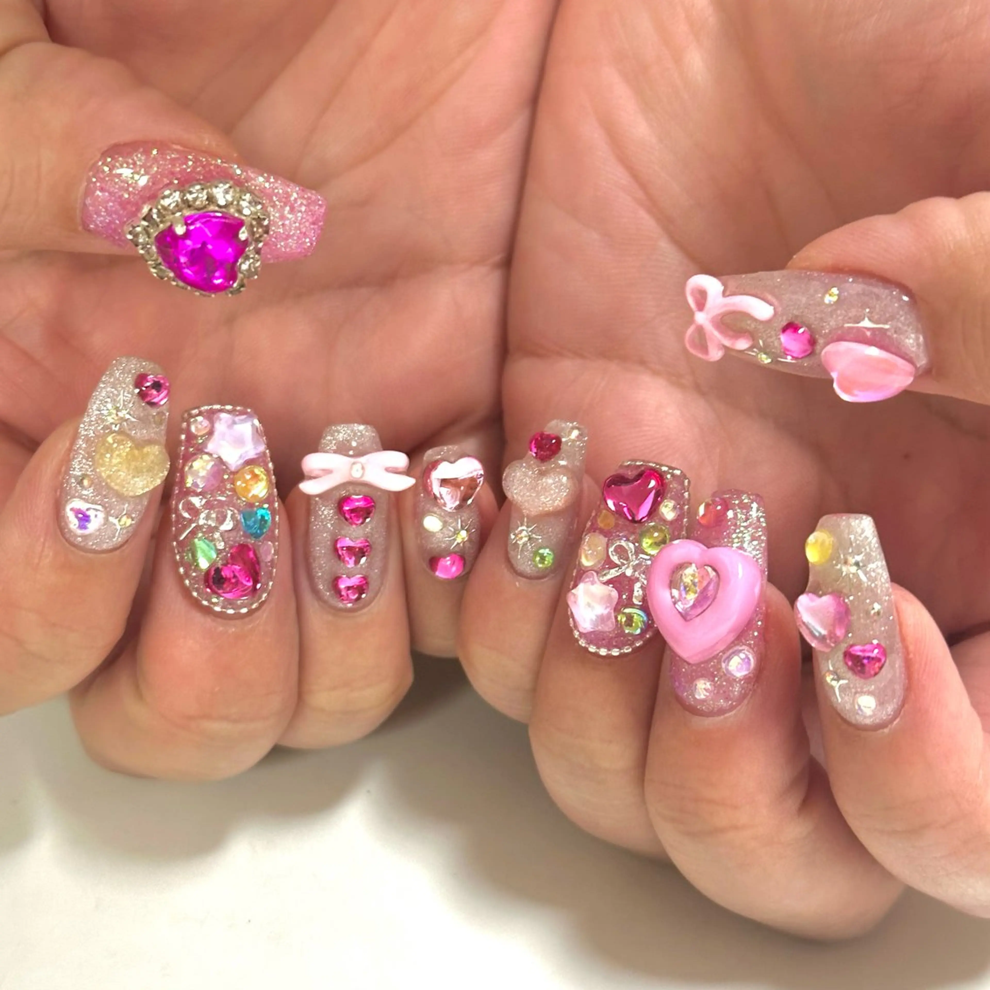 ネイル ハンドネイル 【OKIKA】 らん🦖🌈🧡のマツエク・マツパデザイン