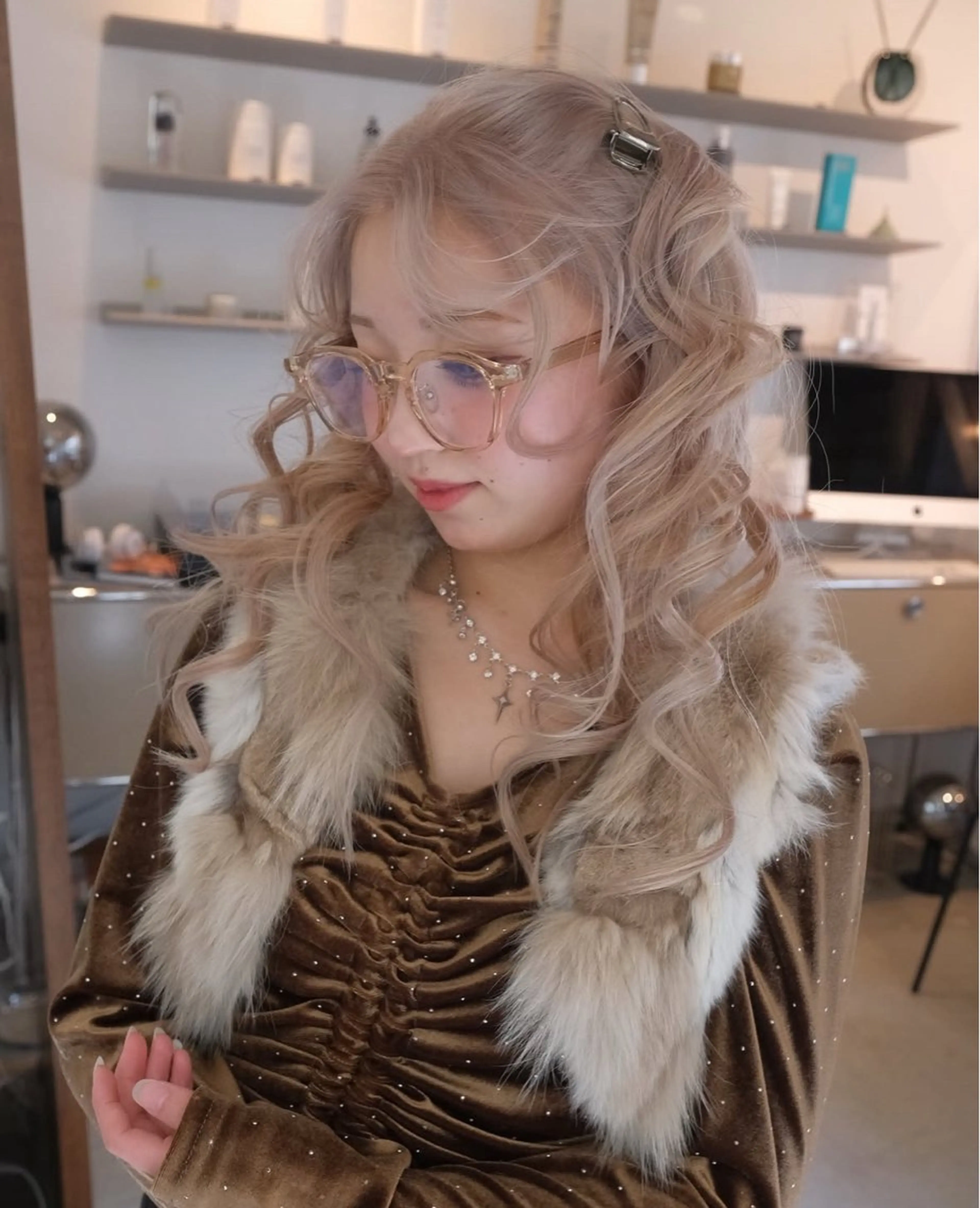 ケアブリーチ + カラー + systemトリートメント（乾燥毛用） 🧖🏼‍♀️の写真