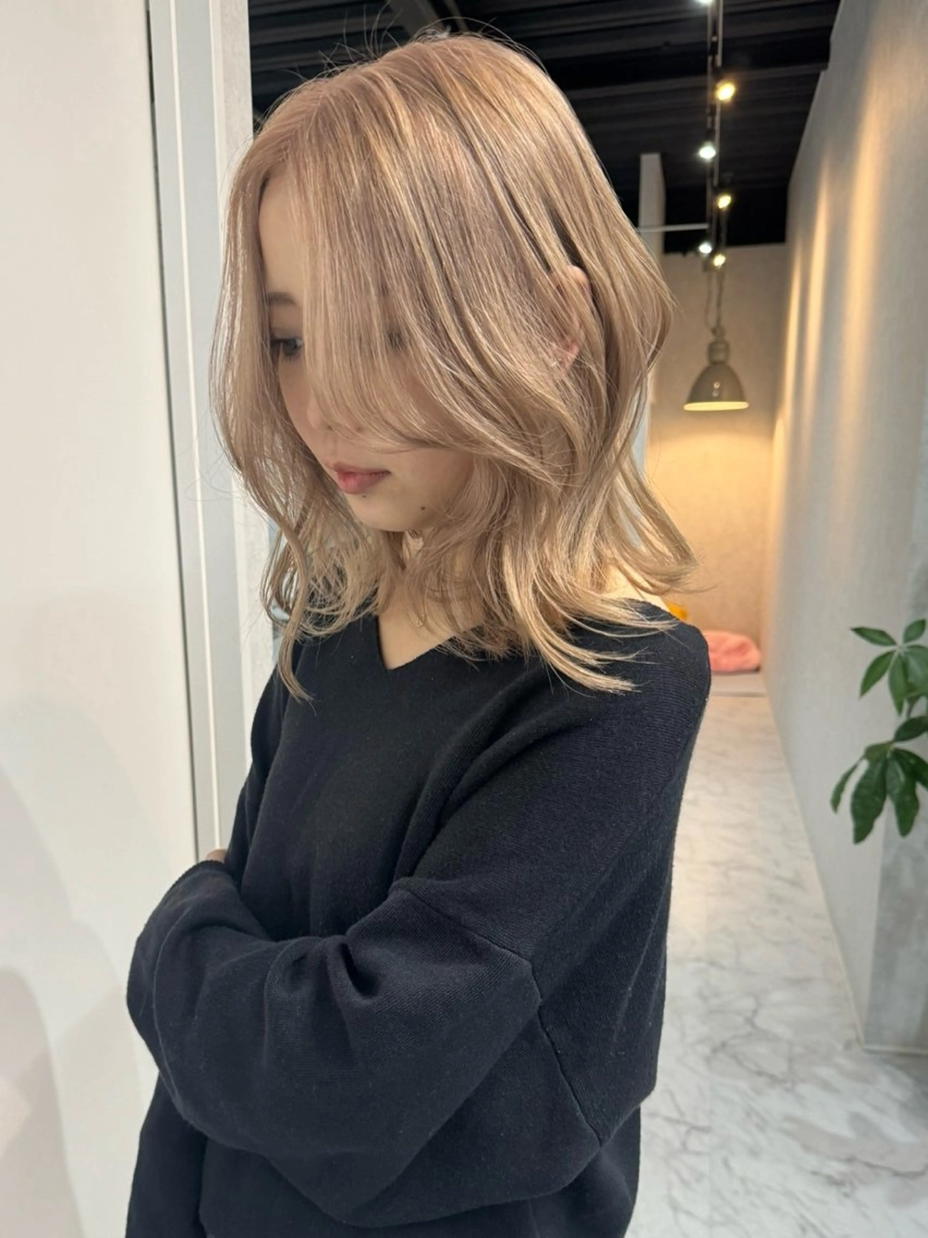 ミディアム カラー ヘアアレンジ ショートボブ バレイヤージュ ブリーチ ケアブリーチ デザインカラー カット ヘアカラー トリートメント アンドウ ユウ/ レイヤーカット/韓国のヘアスタイル