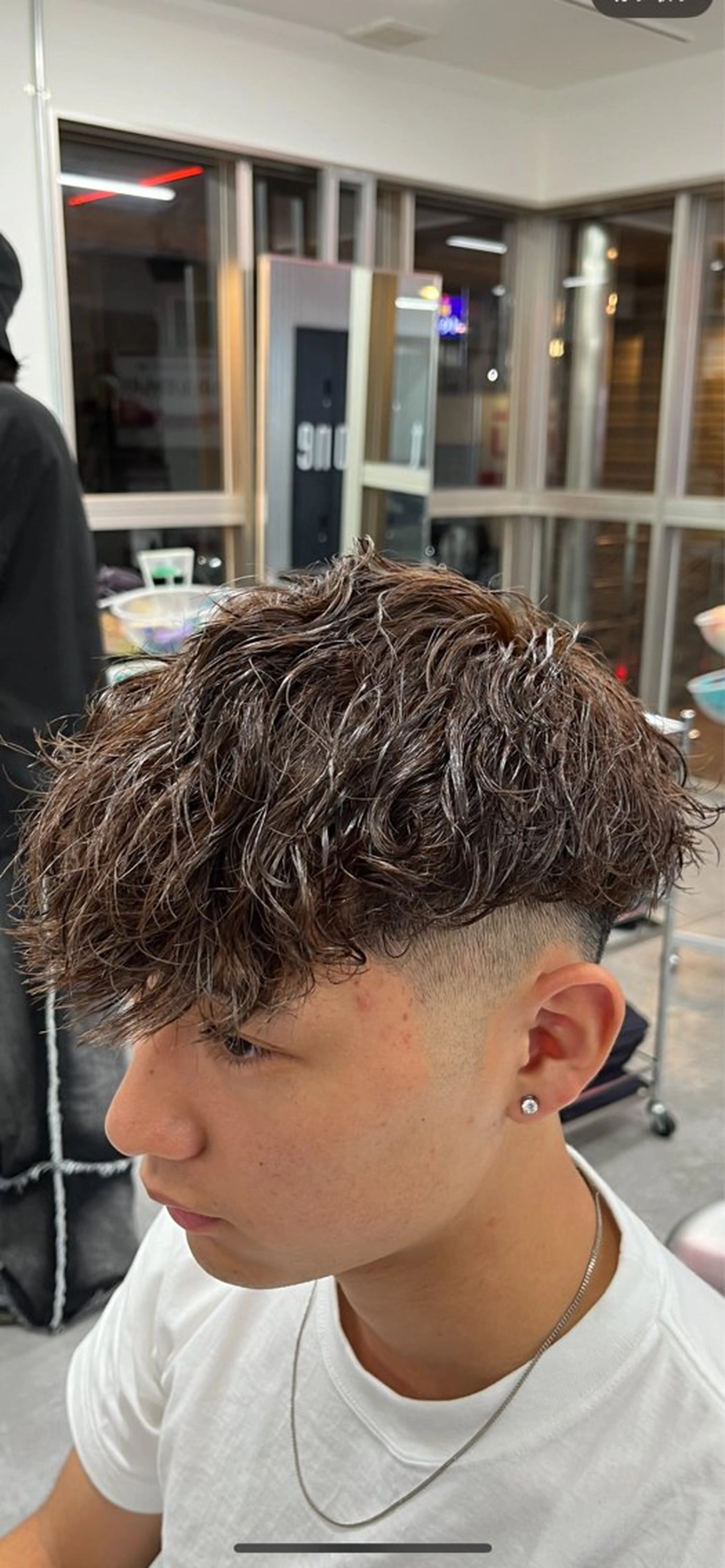 カラー ヘアカラー メンズハイトーン 北斗💍レイヤーのヘアスタイル