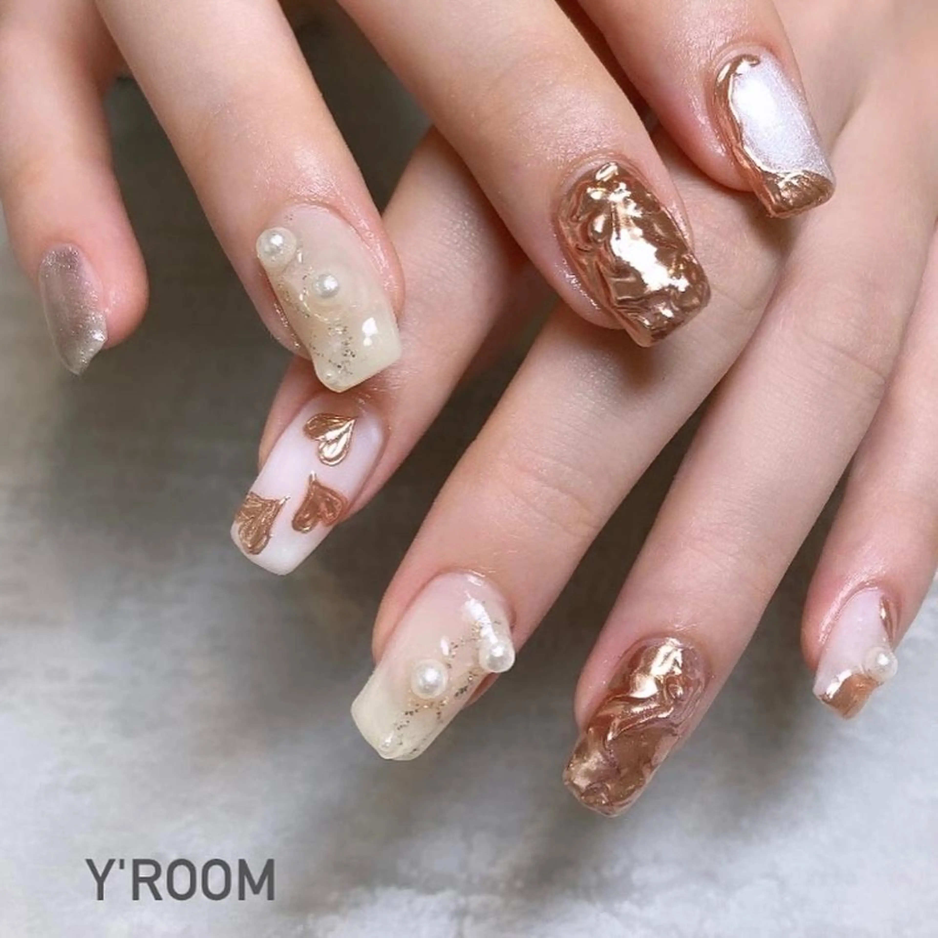 ネイル オーロラネイル フラッシュネイル フットネイル ジェルネイル 氷ネイル・うるうるネイル ハンドネイル YUKA （ネイリスト）のネイルデザイン