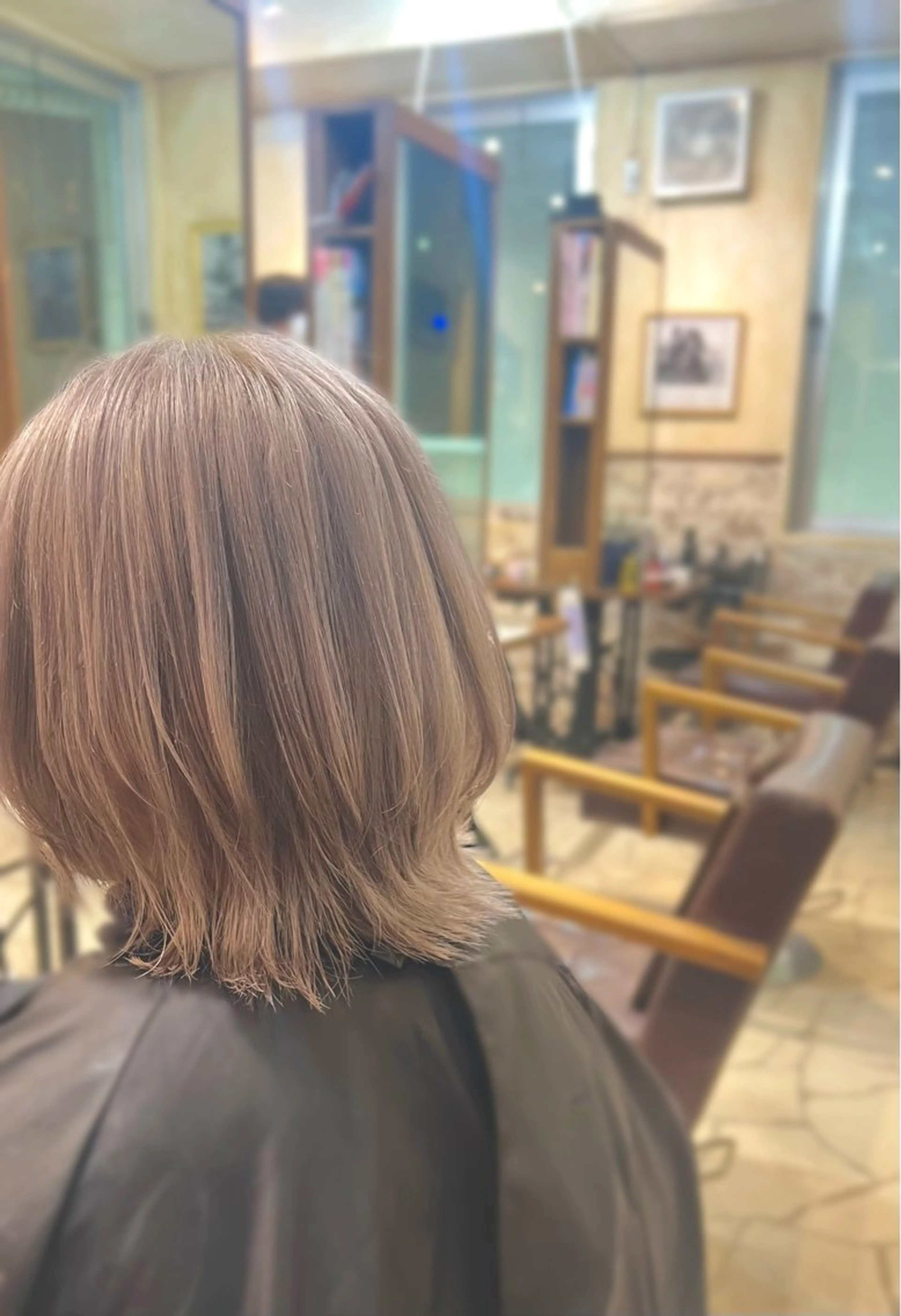 ショート カラー くびれヘア ウルフカット 栗林 萌々のヘアスタイル