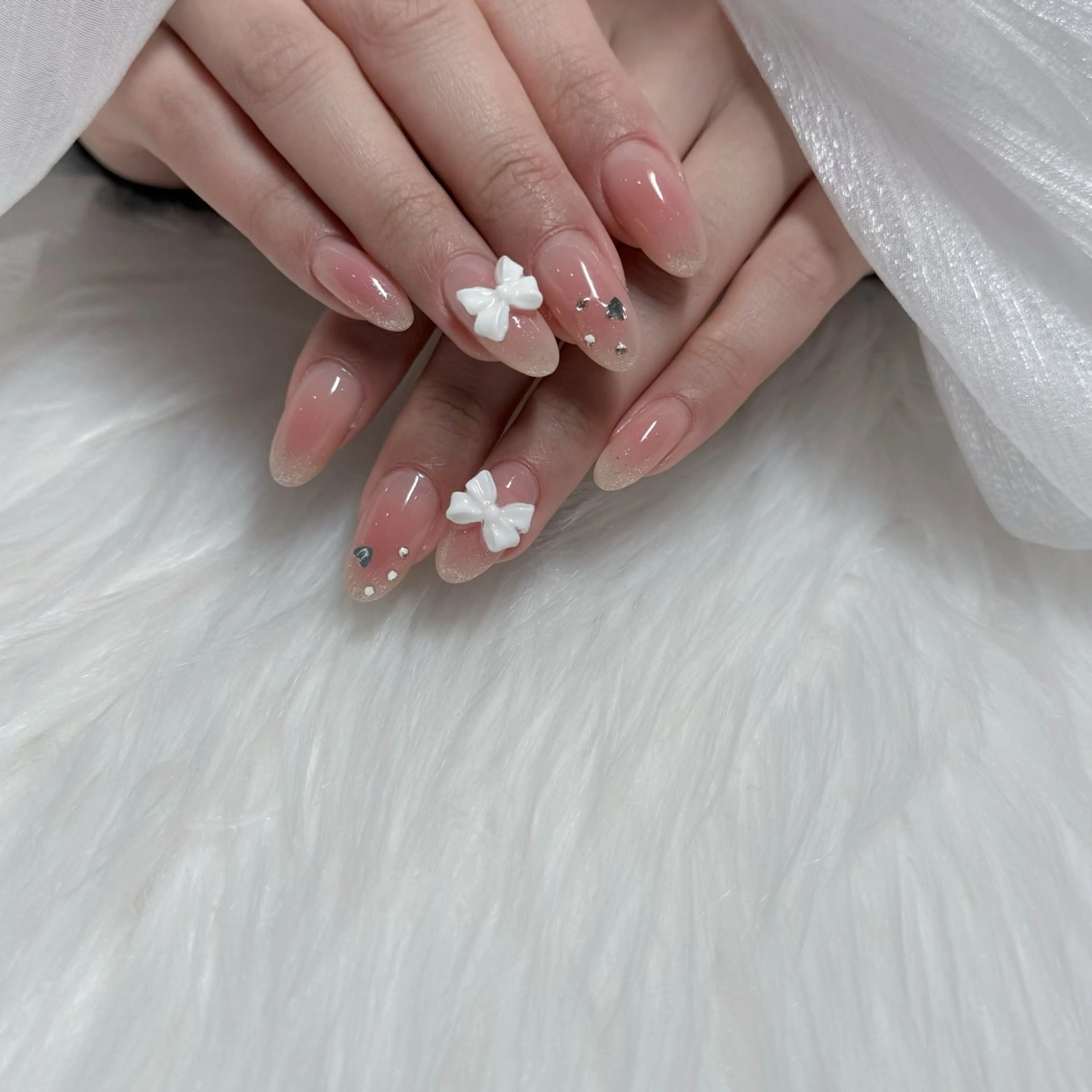 ネイル チークネイル キラキラネイル ワンホンネイル nailsalon ChuColaのネイルデザイン