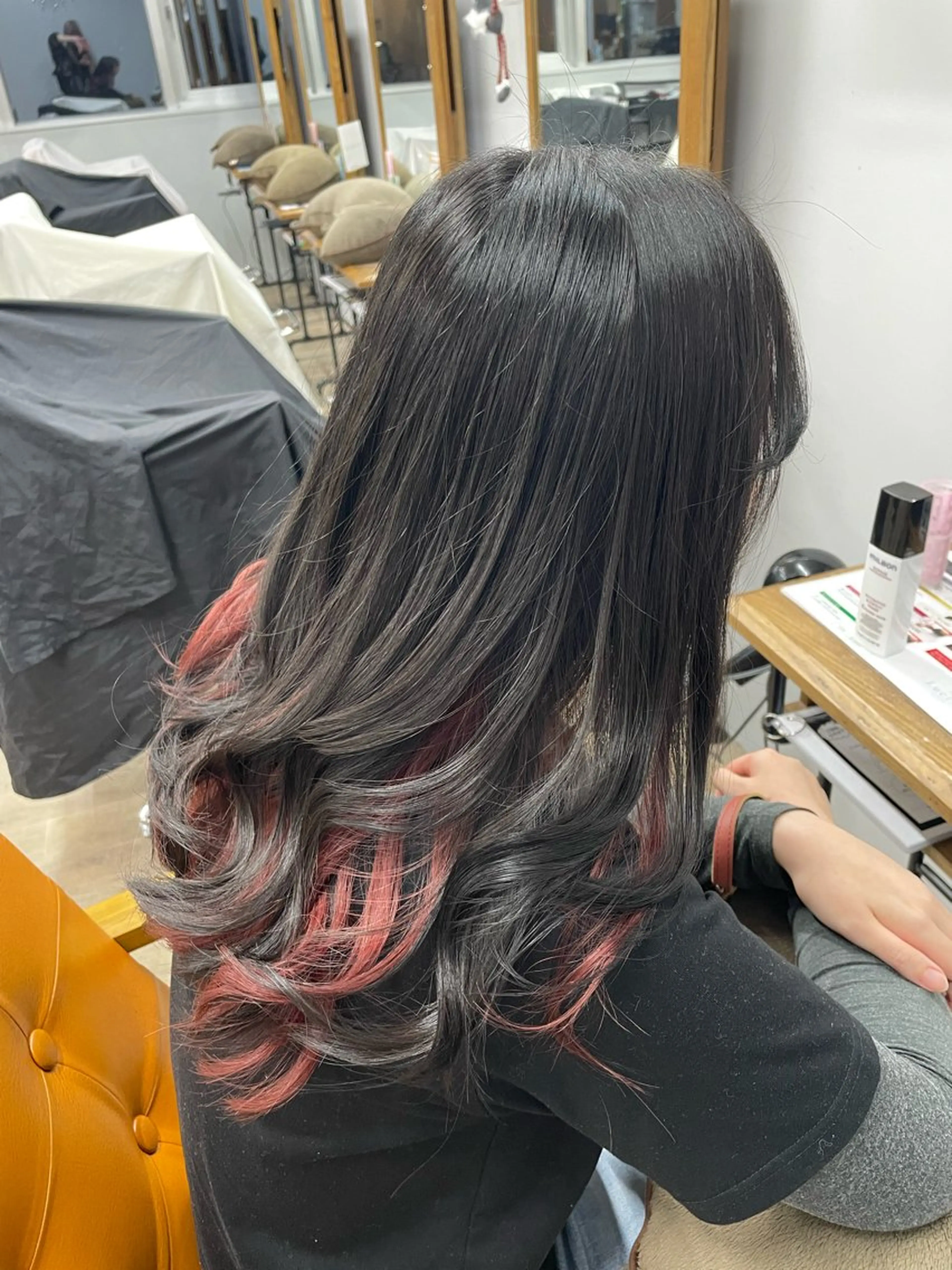 ロング カラー インナーカラー レッドカラー ヘアカラー Nail &Beauty by UNO伊勢原所属・COCO .のヘアスタイル