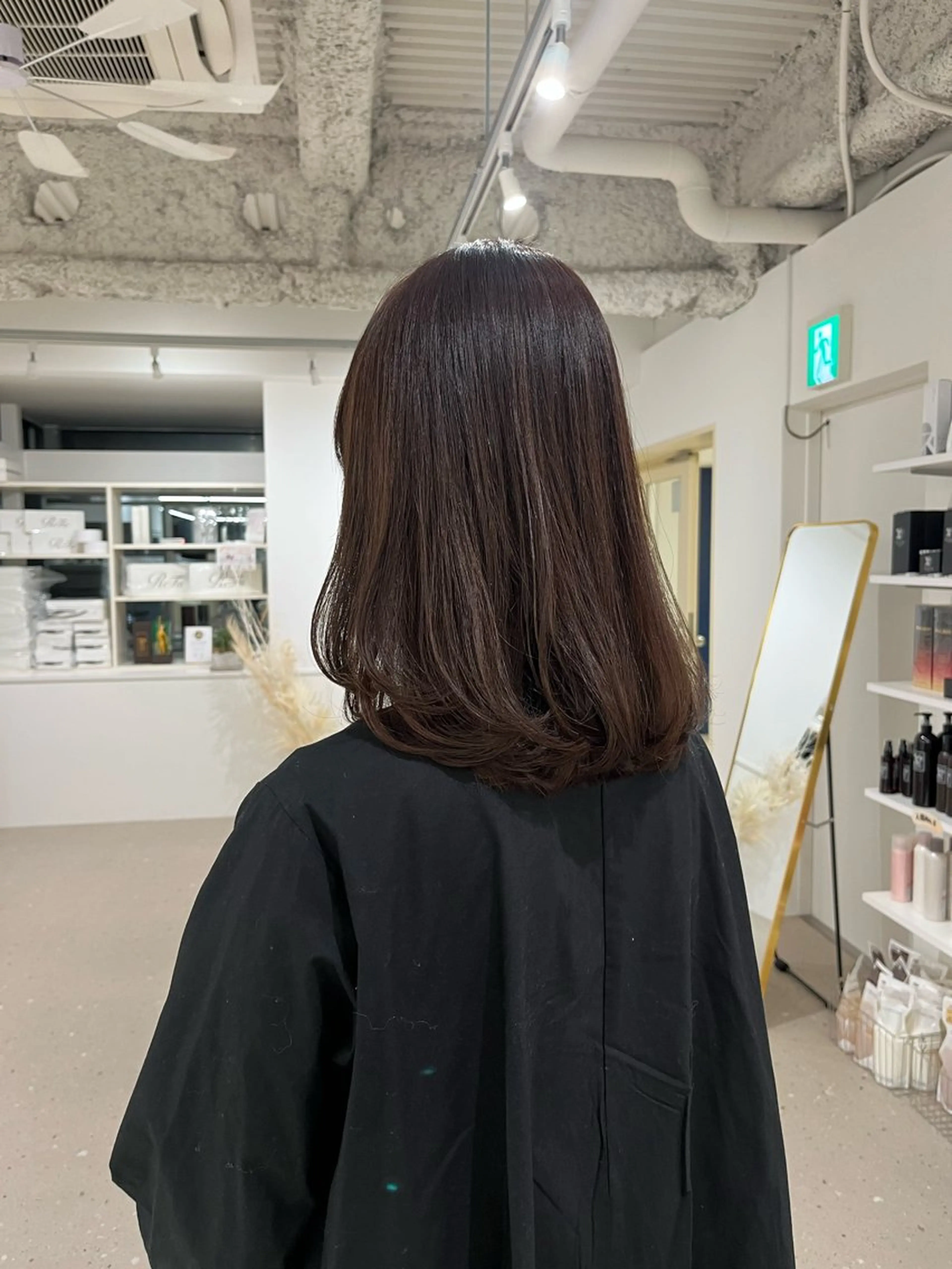 ミディアム カラー 阪本 桃のヘアスタイル