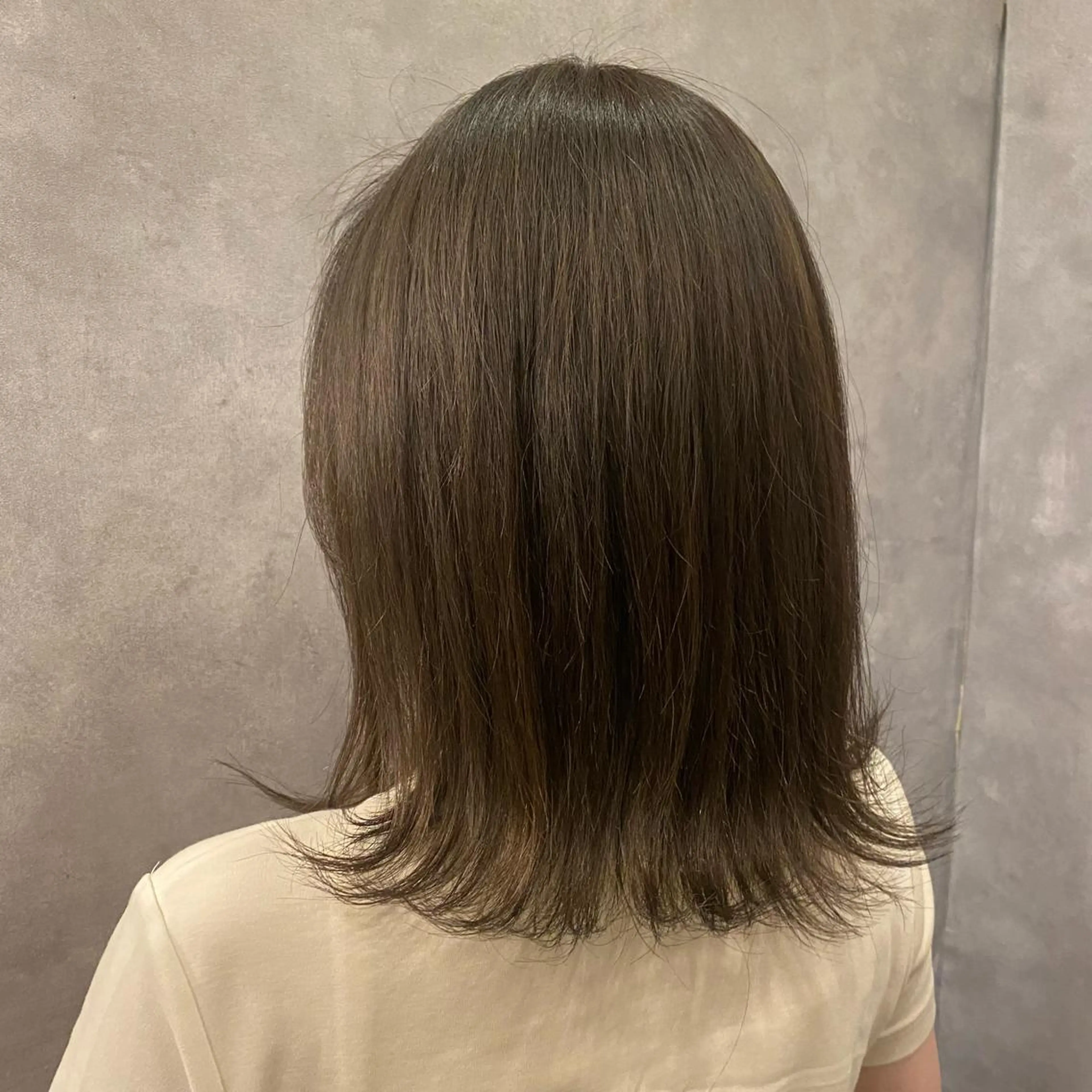 ミディアム カラー 水瀬 咲夏のヘアスタイル