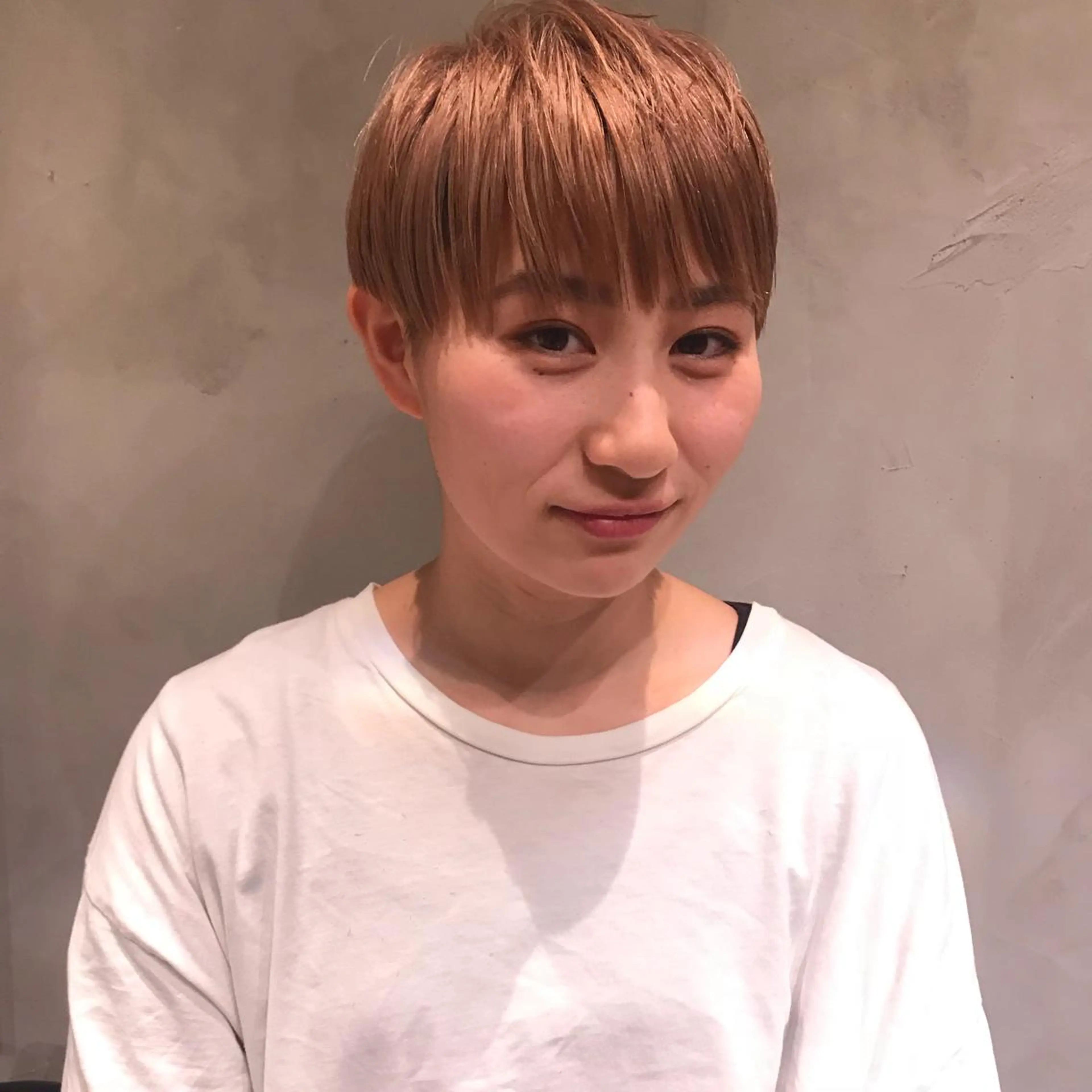 ショート ショートヘア 柔らかブラウン/顔周 りレイヤー♡ユウシのヘアスタイル