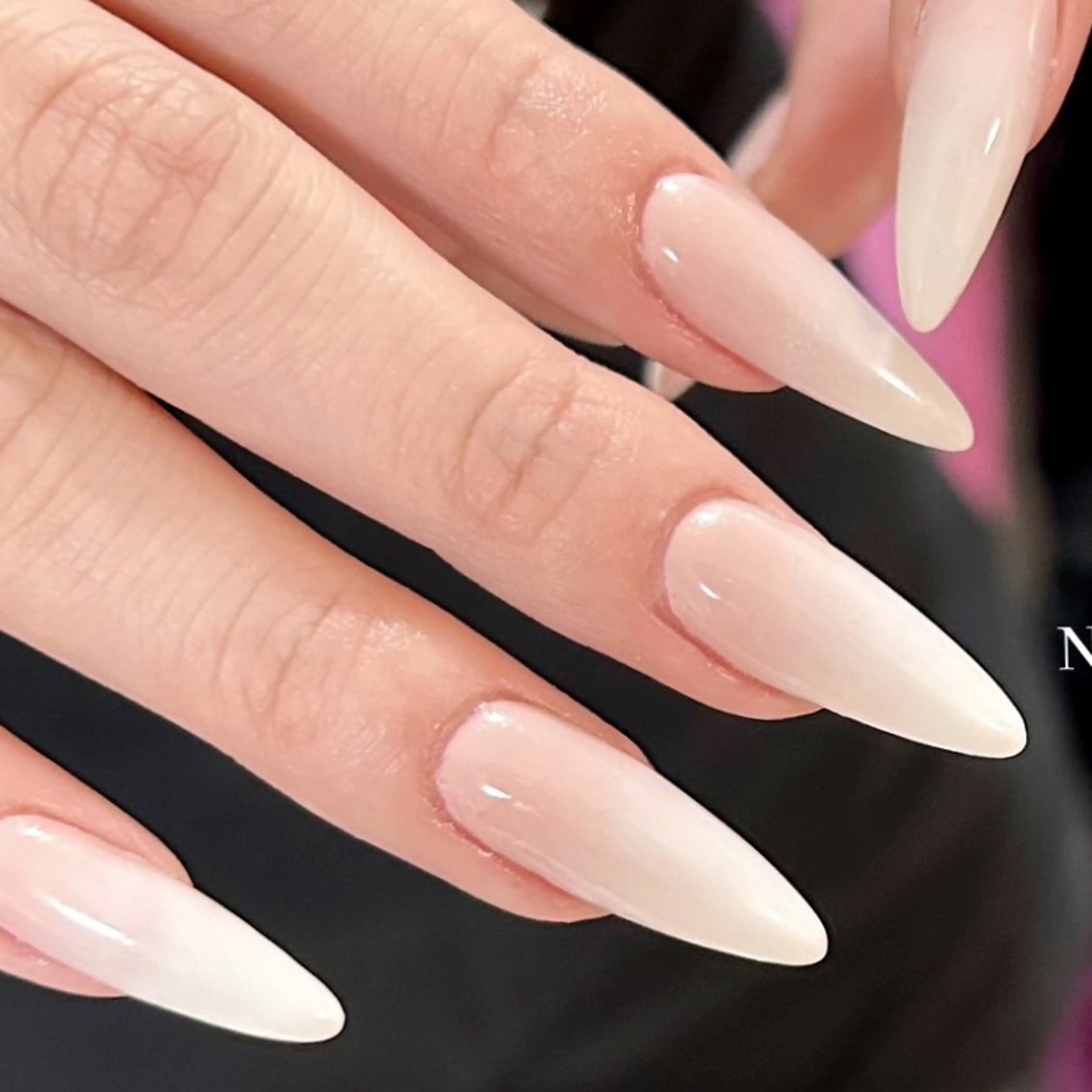 ネイル ネイル　アイブロウ Behindの眉毛・アイブロウイメージ