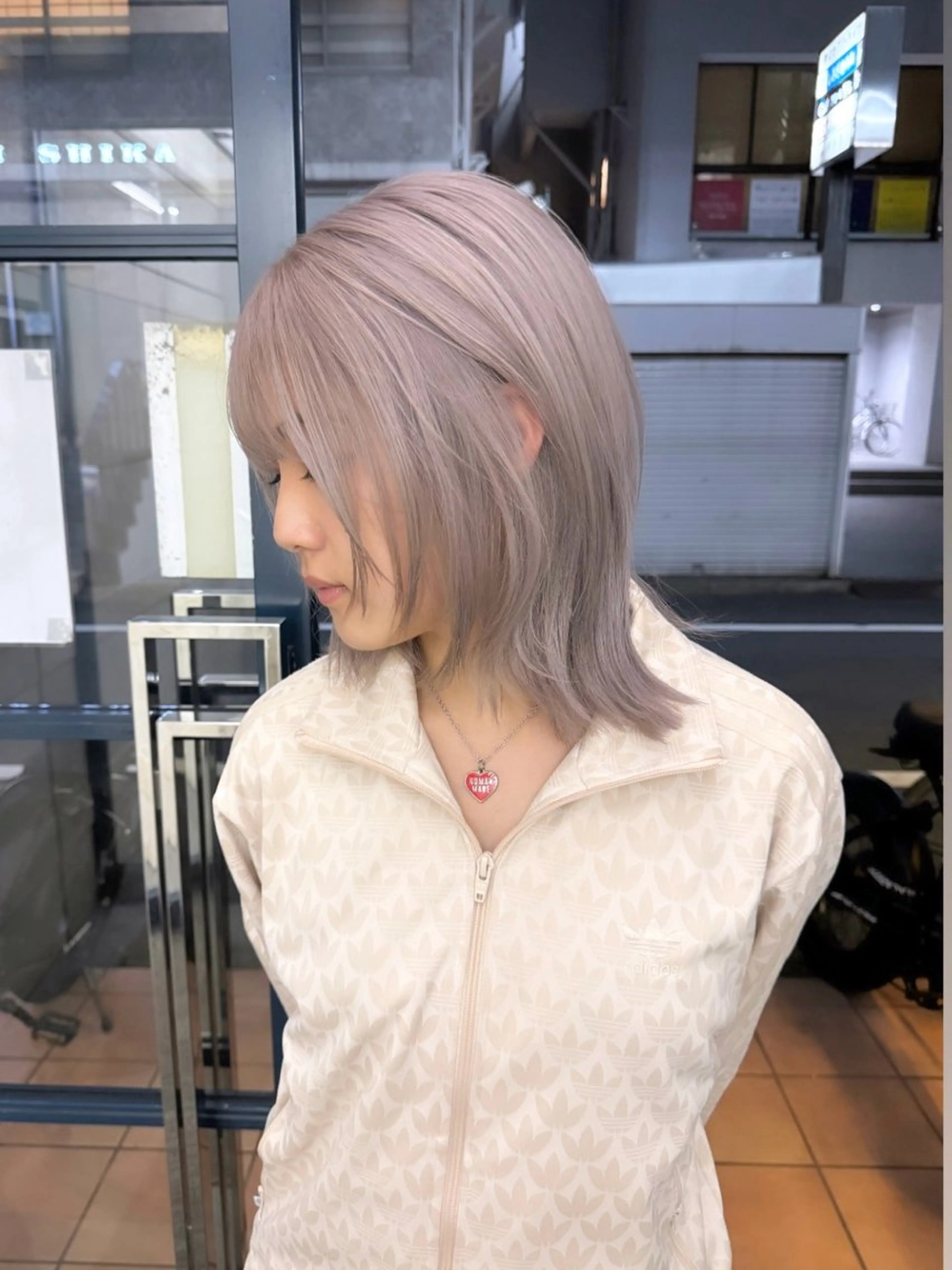 ミディアム カラー アッシュ ベージュカラー ブリーチ ブロンド ブラウンカラー カット ヘアカラー トリートメント ブリーチ　ハイトーン 特化🌈フジタハルキのヘアスタイル