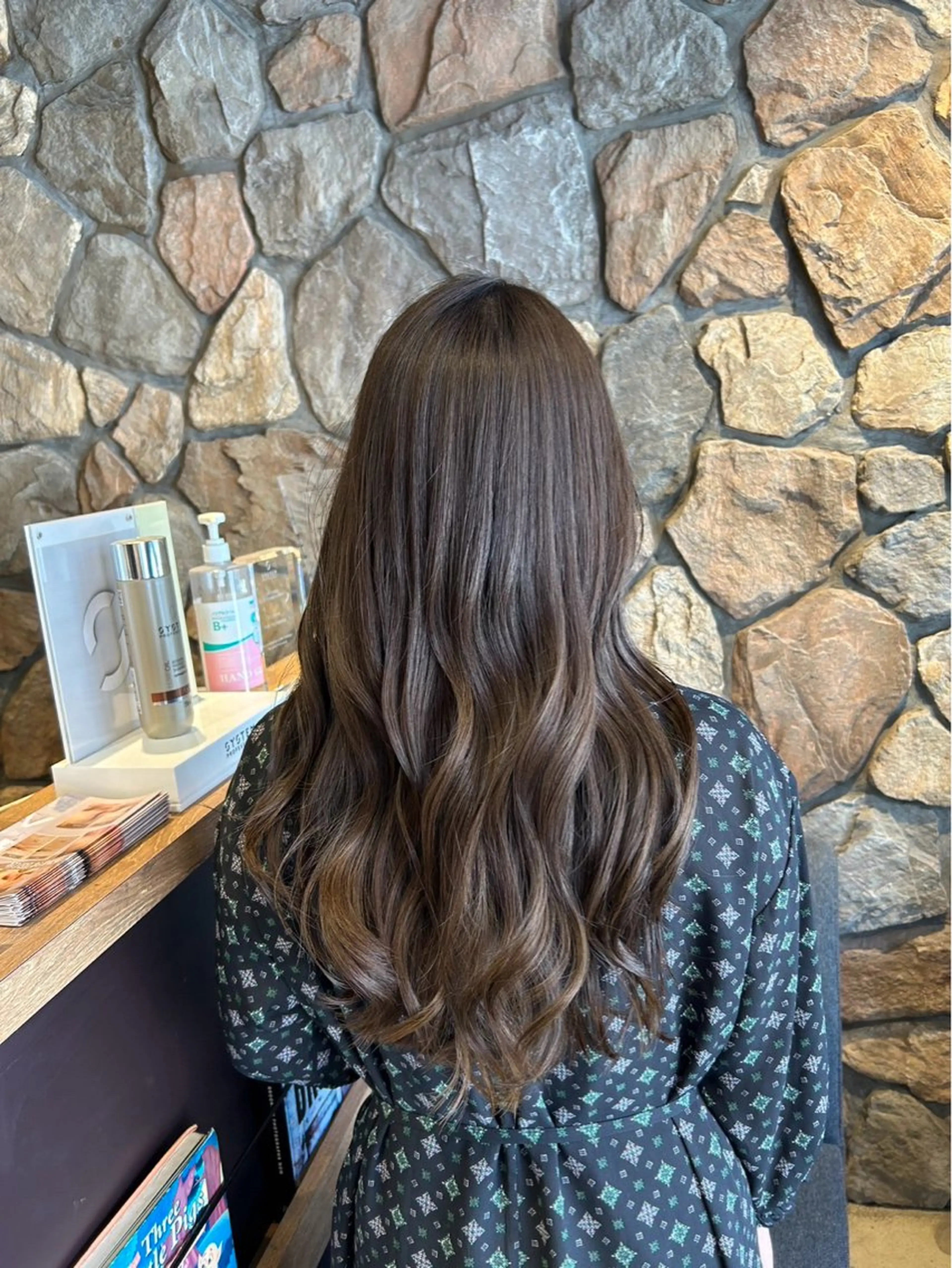 ロング カラー メンズ ブラウンカラー 透明感カラー まろやかなベージュ 小池春樹のヘアスタイル