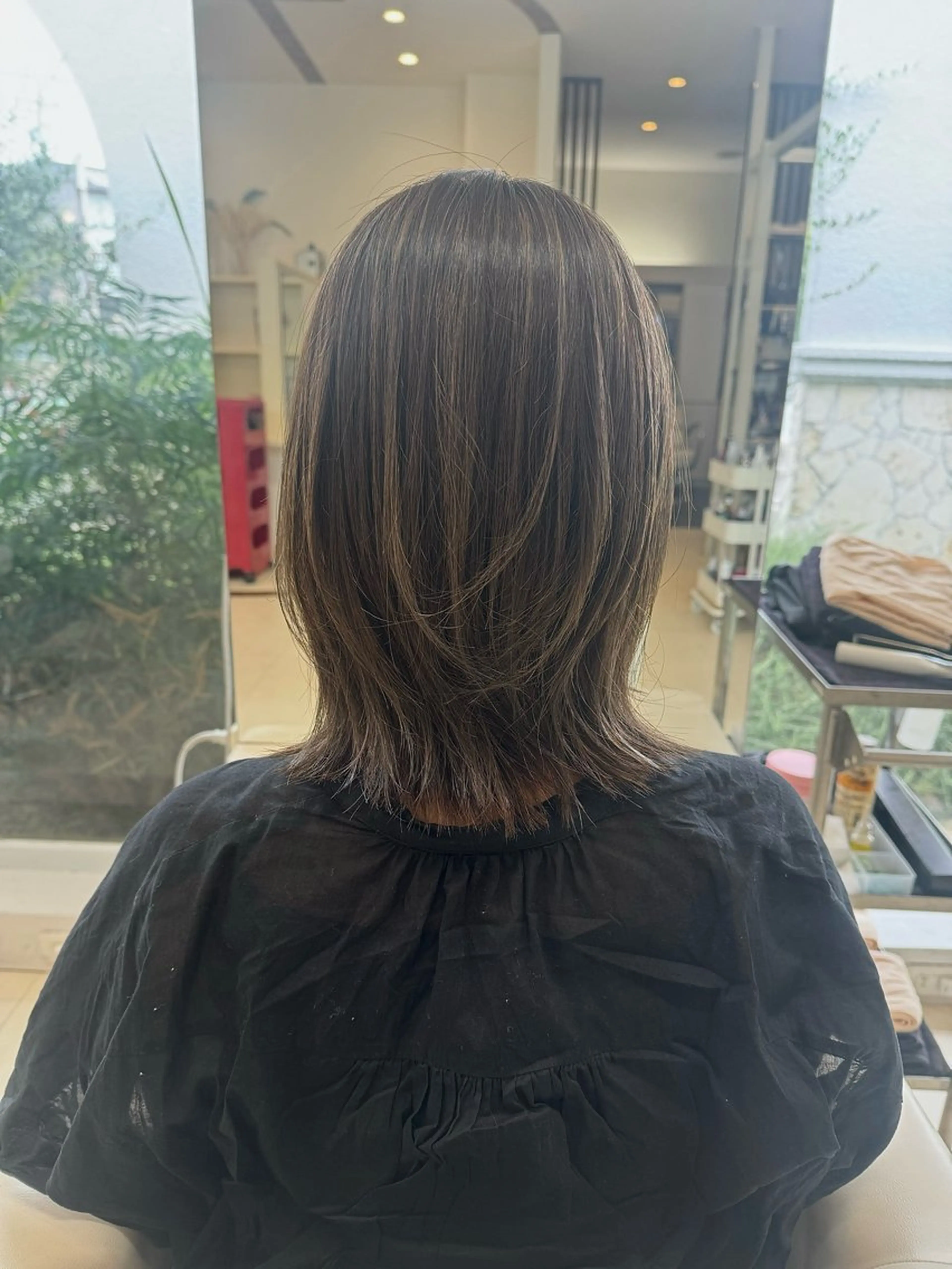 ミディアム レイヤーカット カット 石黒 晴香のヘアスタイル