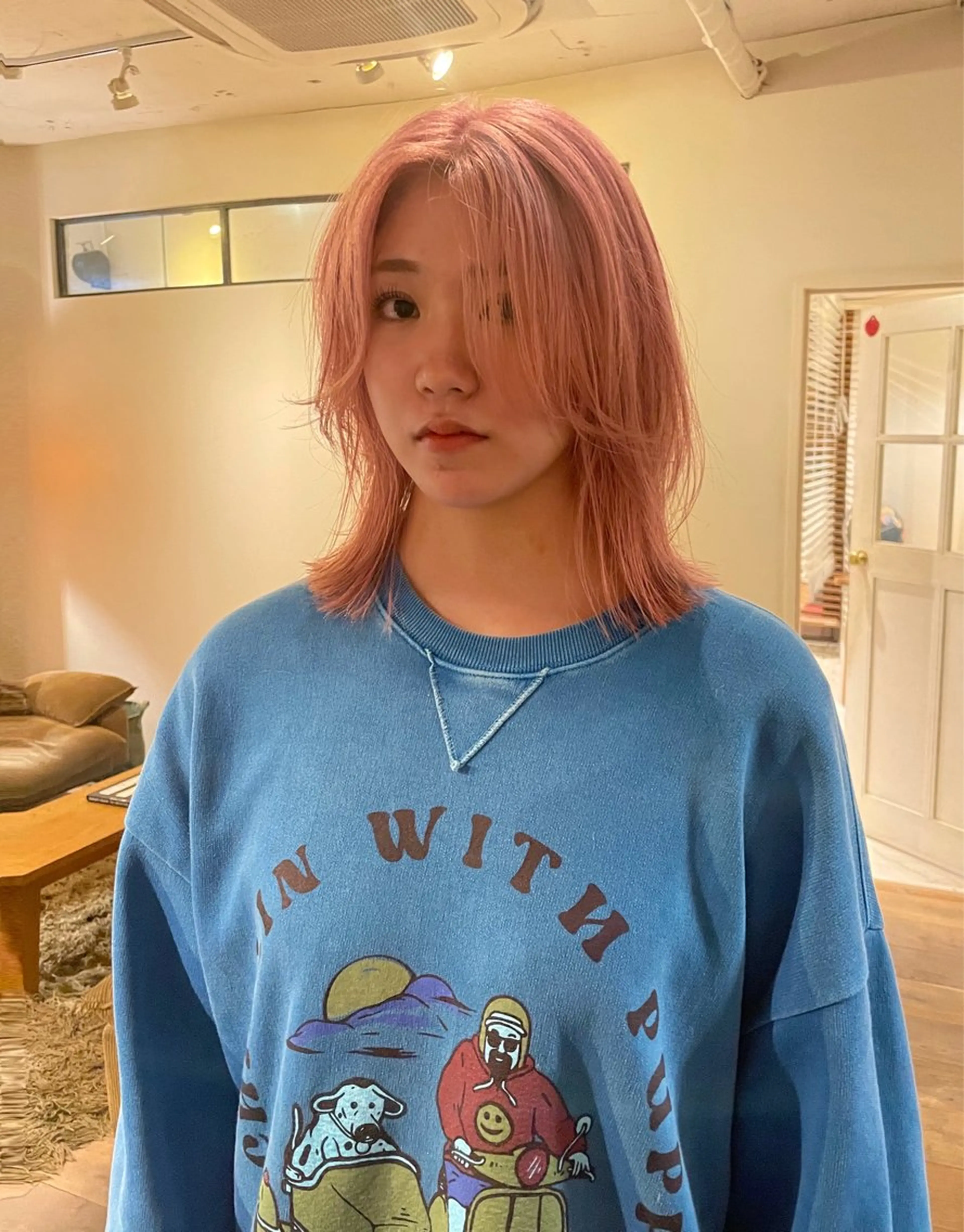 ミディアム カラー ブリーチ ファッションに 溶け込むstyleのヘアスタイル