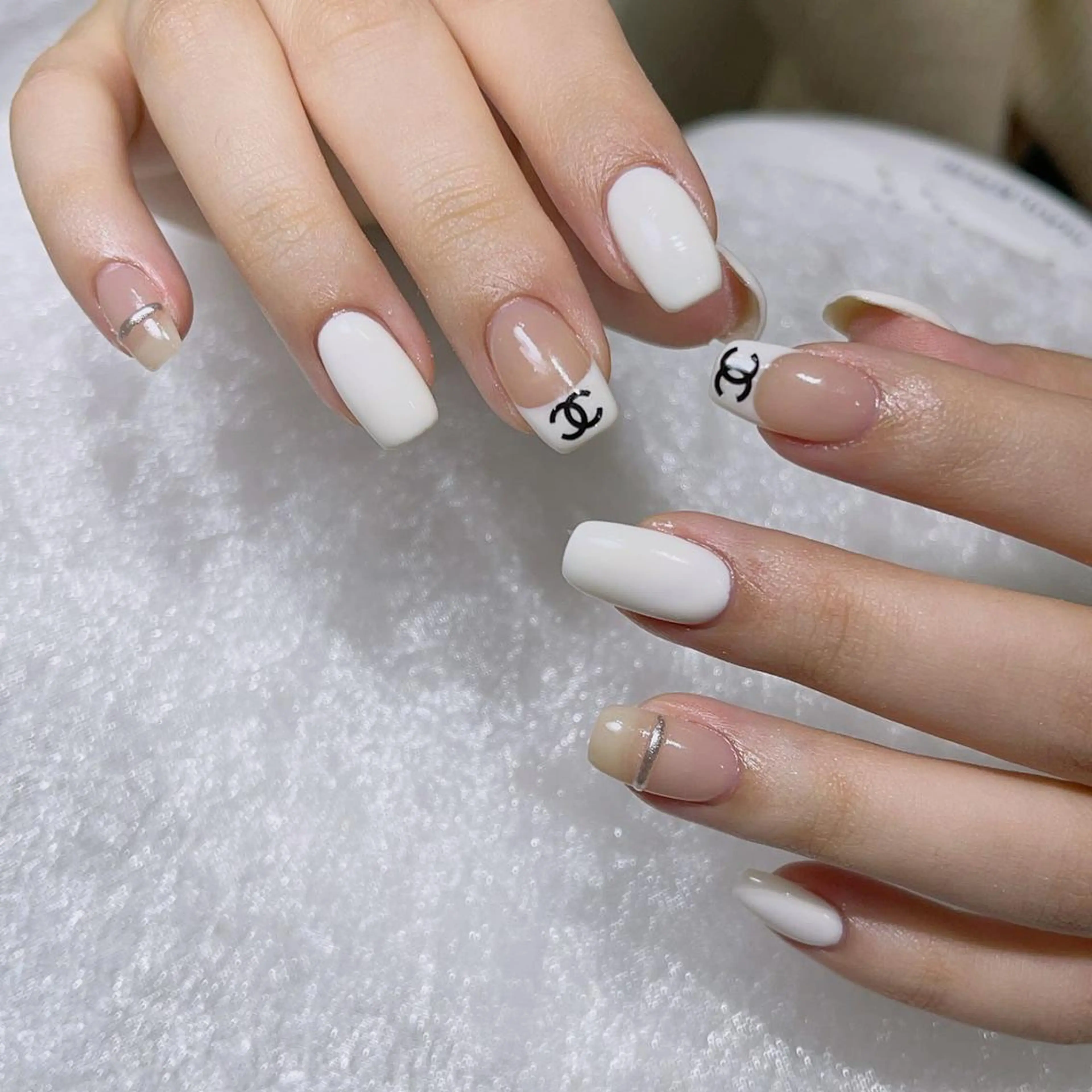 ネイル シンプルネイル Queens ひなのネイルデザイン