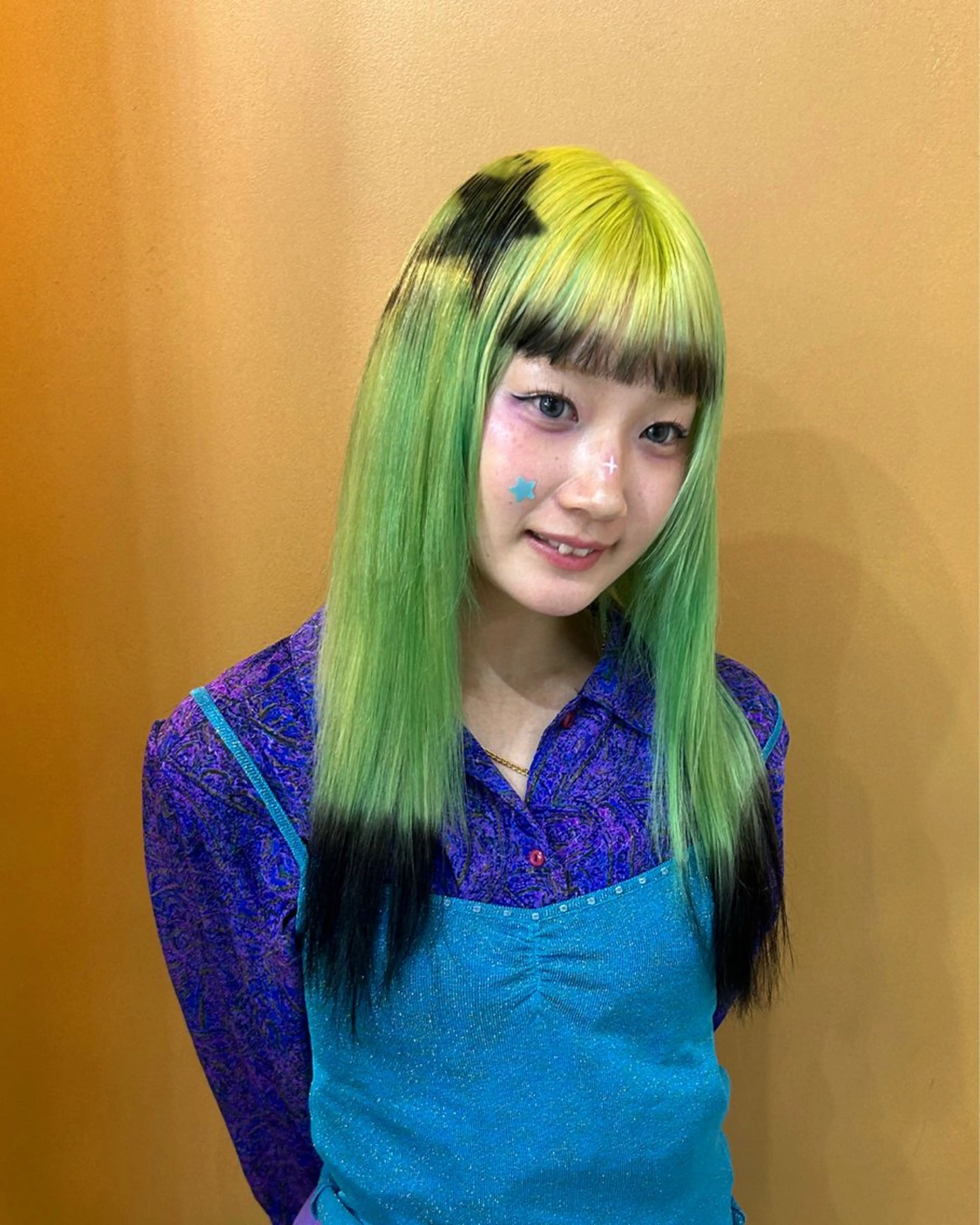 ロング ヘアカラー Hiyo 外国人風くせ毛パーマのヘアスタイル