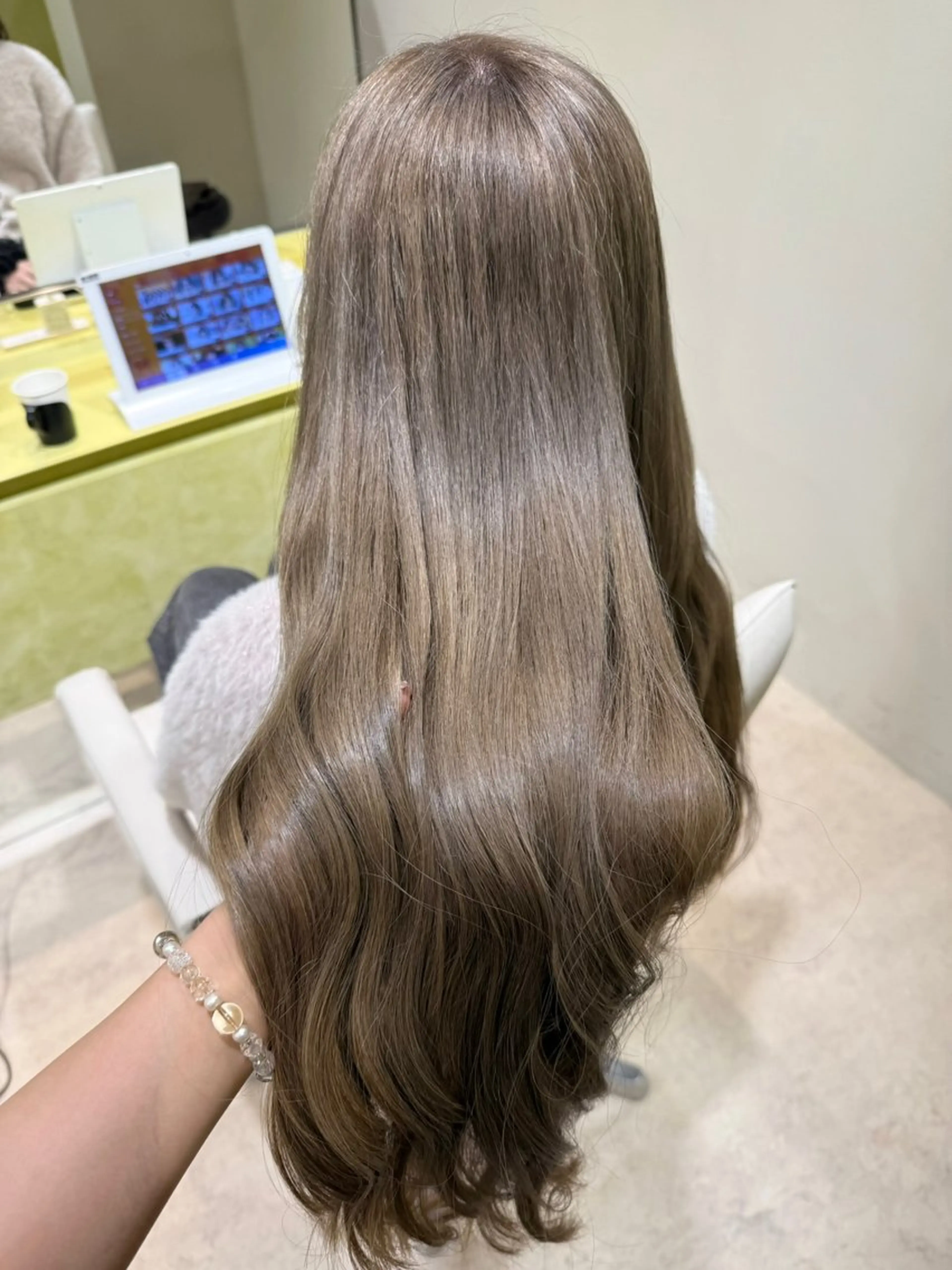 ロング カラー ブリーチ 透明感カラー miharu/ 茨木 English OKのヘアスタイル