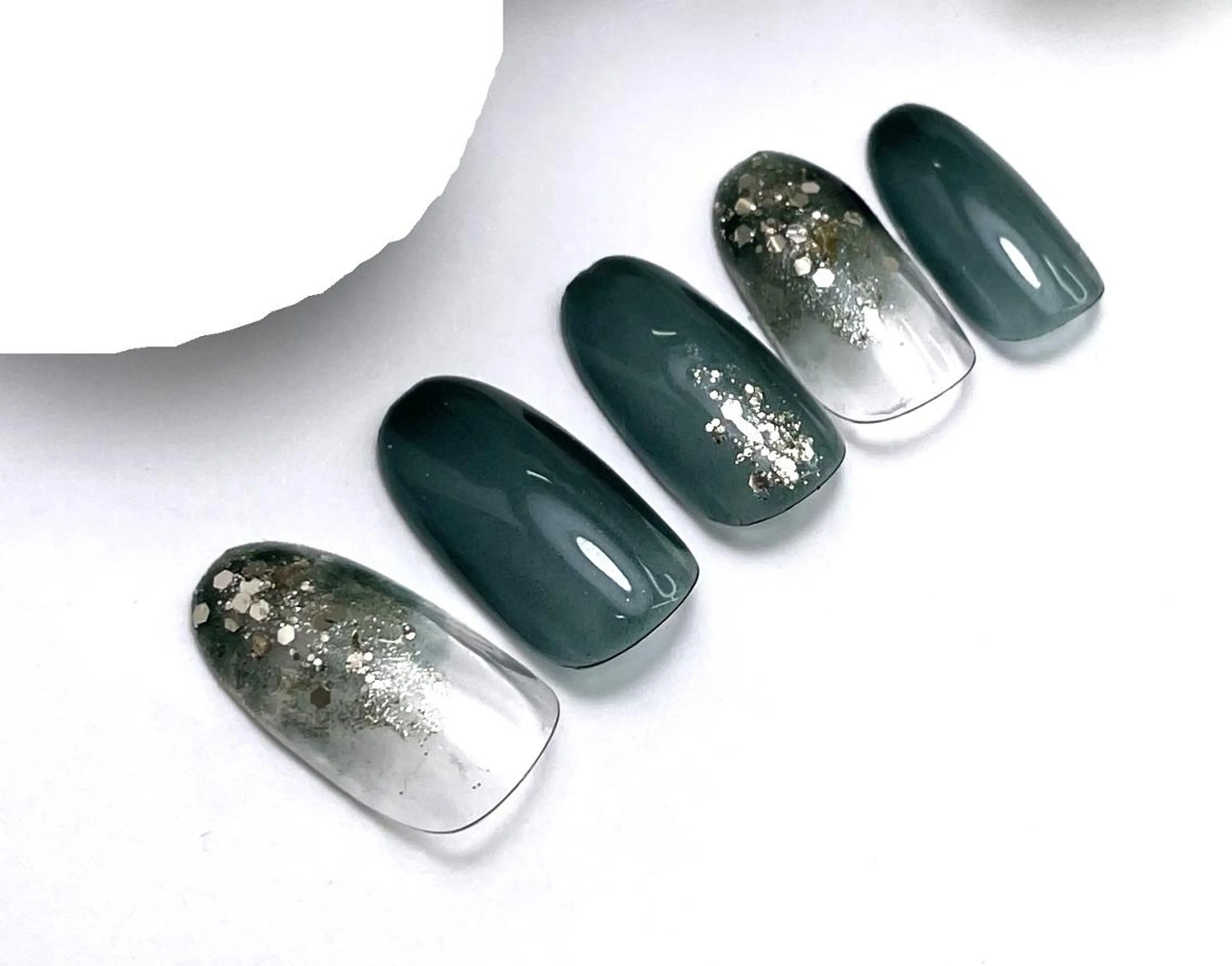 ネイル ラメ(グリッター) ニュアンスネイル イワサキ  のネイルデザイン