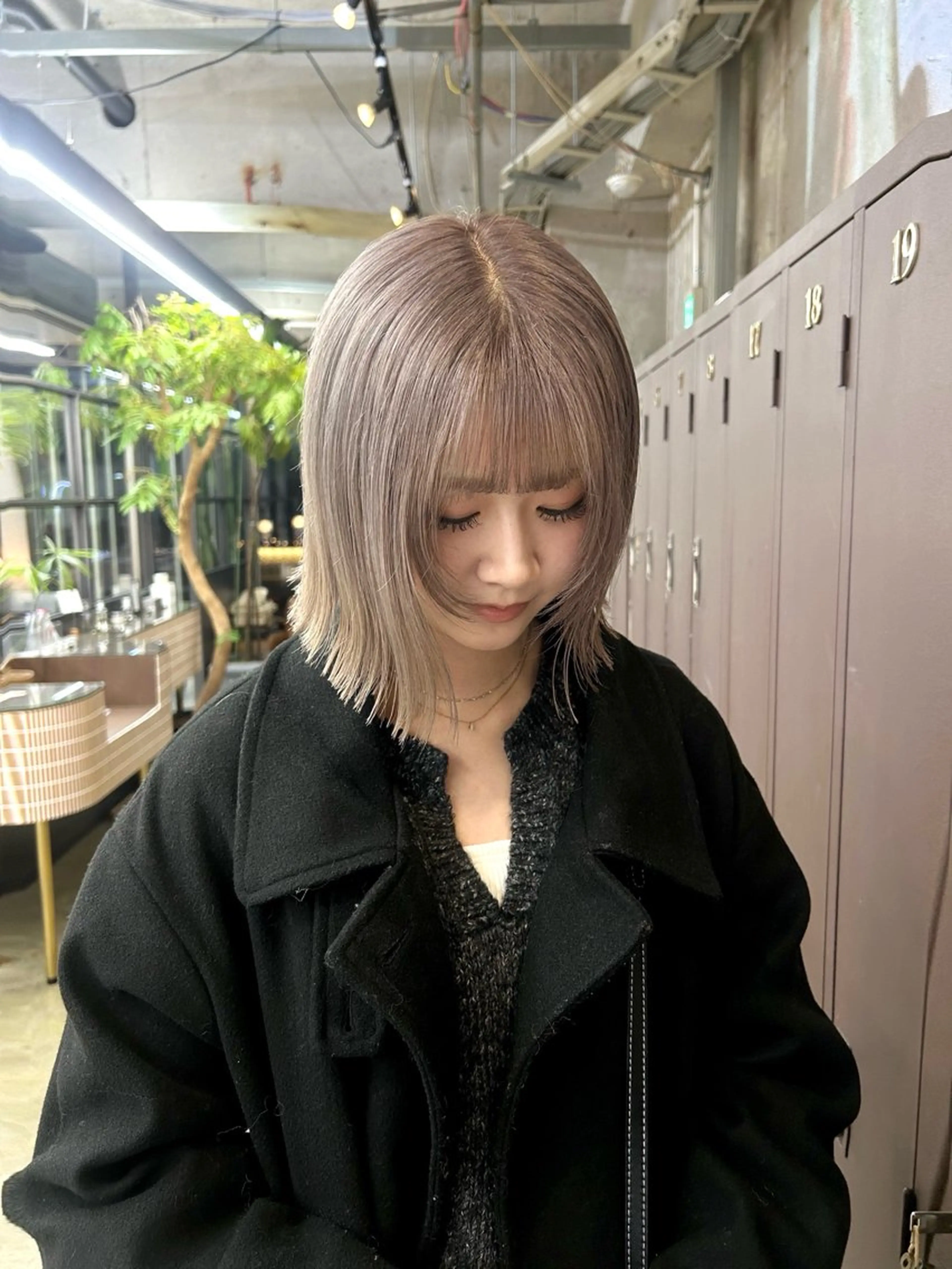 ミディアム カラー ブロンド グレージュ ハイトーンカラー ヘアカラー 伊藤ほのか/パーマ /酸性ストレートのヘアスタイル
