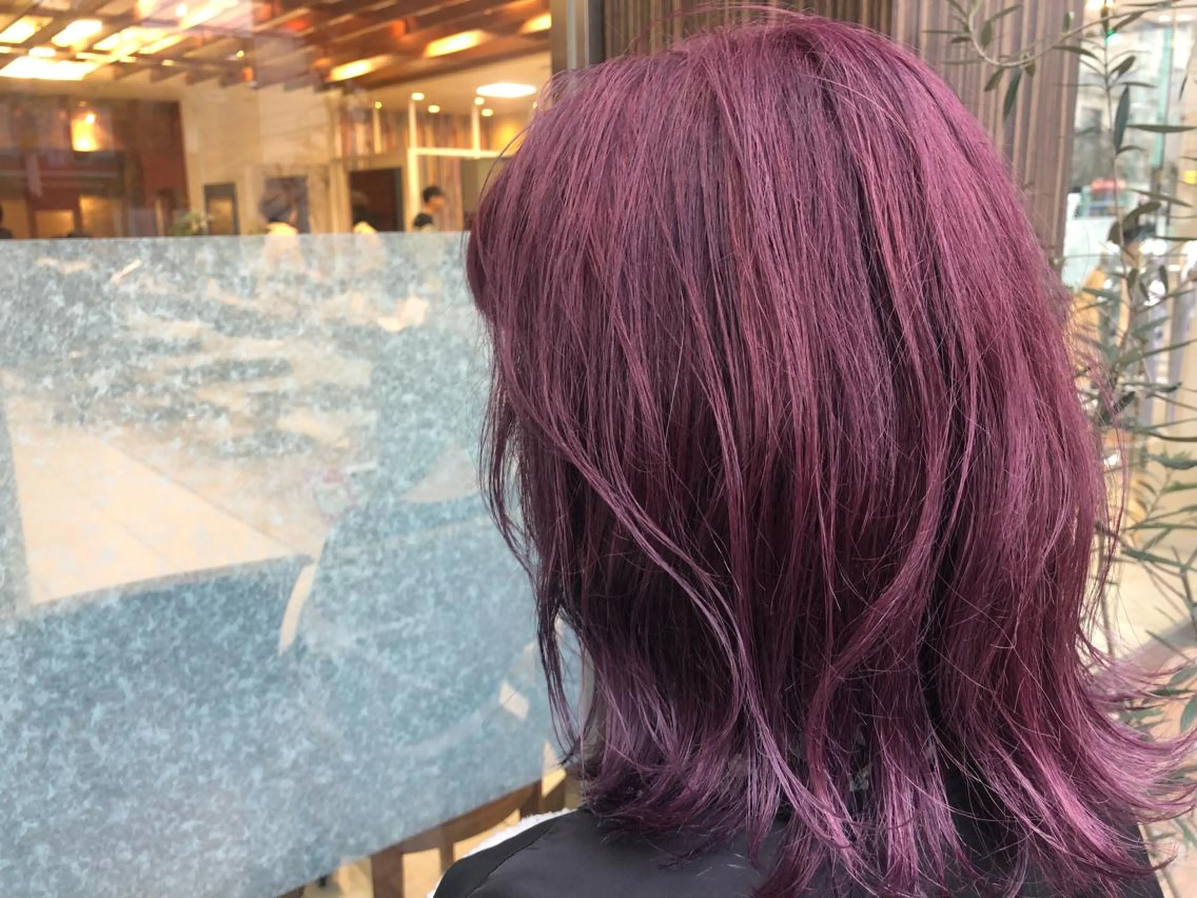 カラー 渡邊 桃香のヘアスタイル