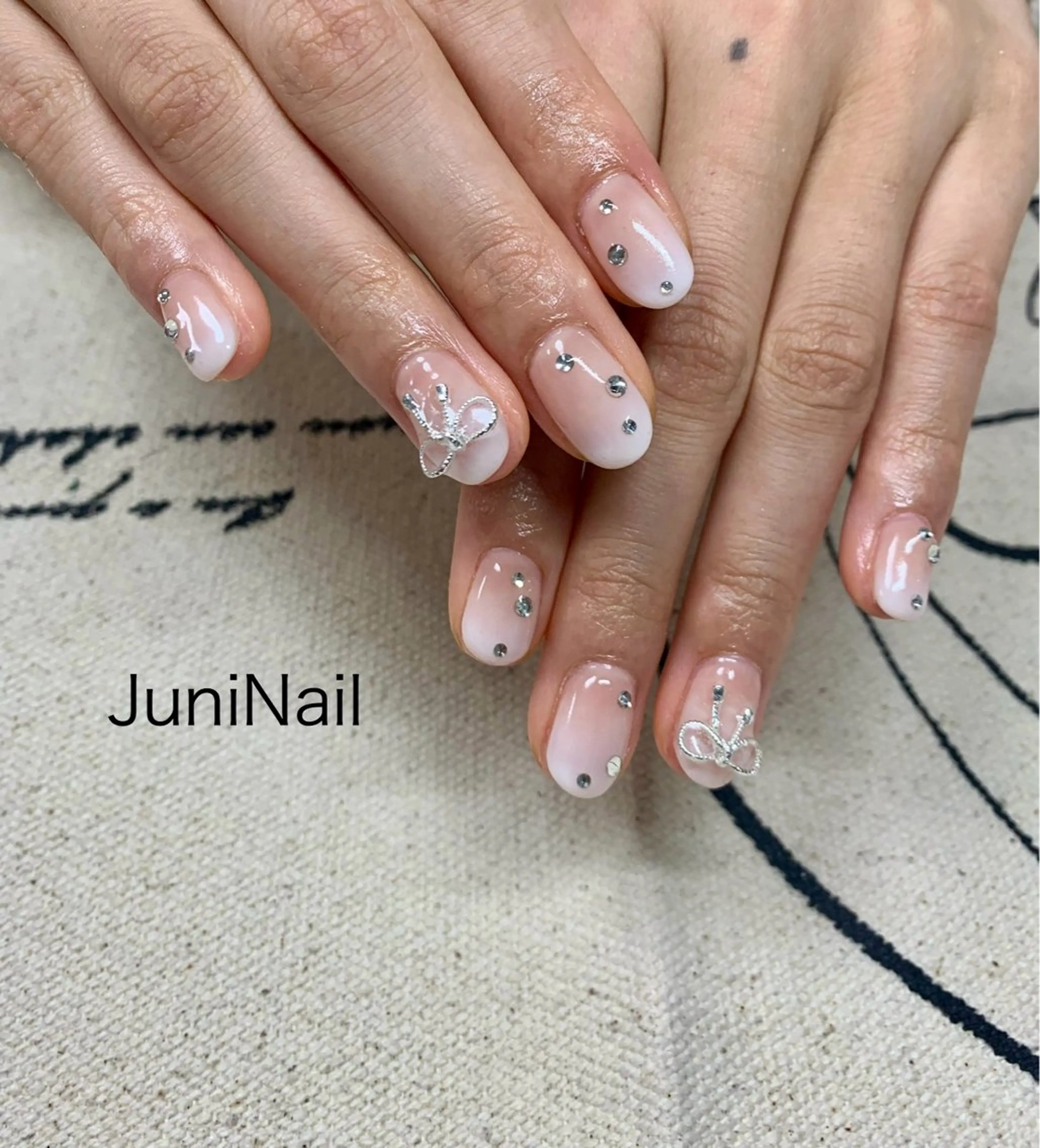 ネイル オーロラネイル クリアネイル 成人式 フラッシュネイル 氷ネイル・うるうるネイル ハンドネイル JuniNail 주니네일🇰🇷suのネイルデザイン