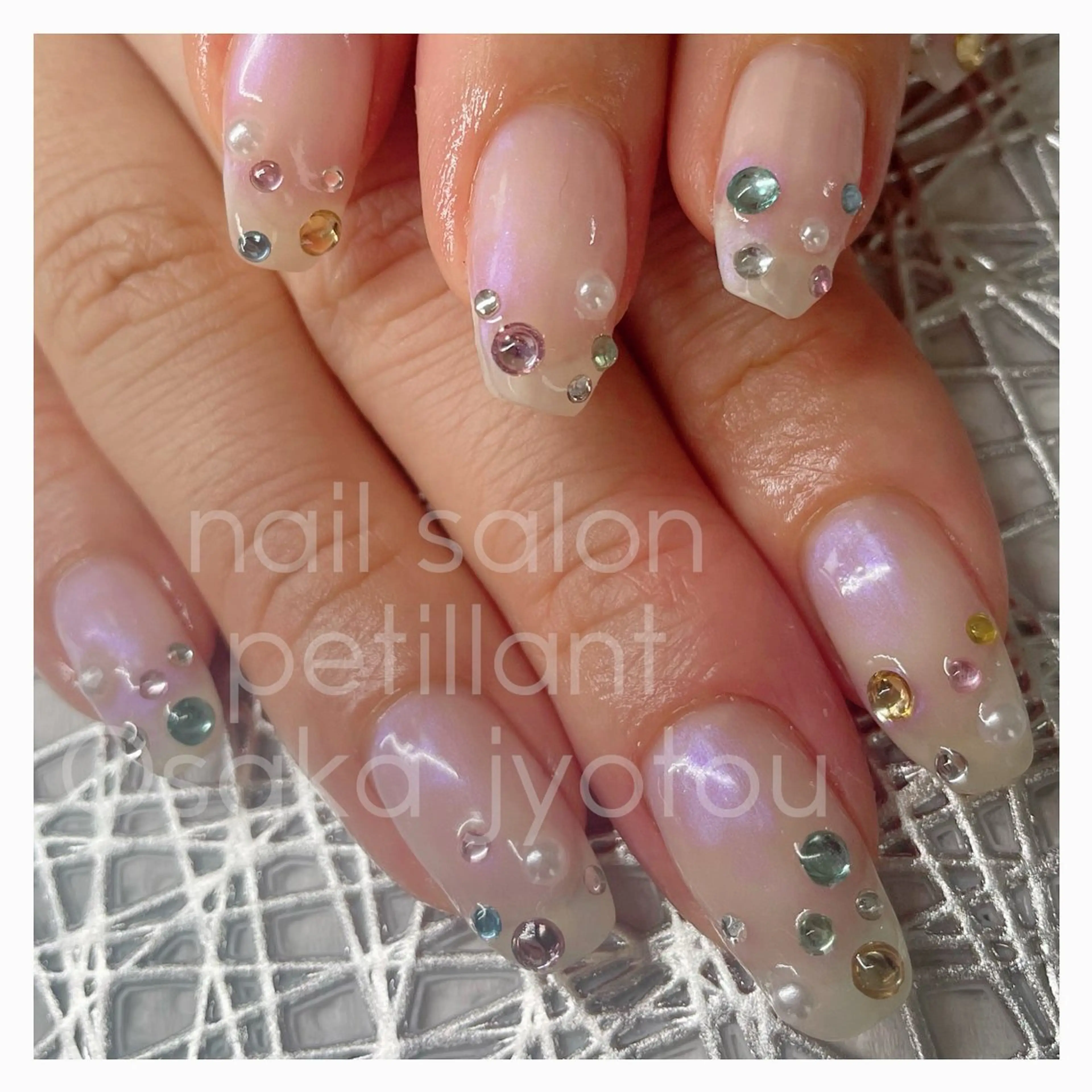 ネイル オーロラネイル ストーンネイル nail salon petillantのネイルデザイン
