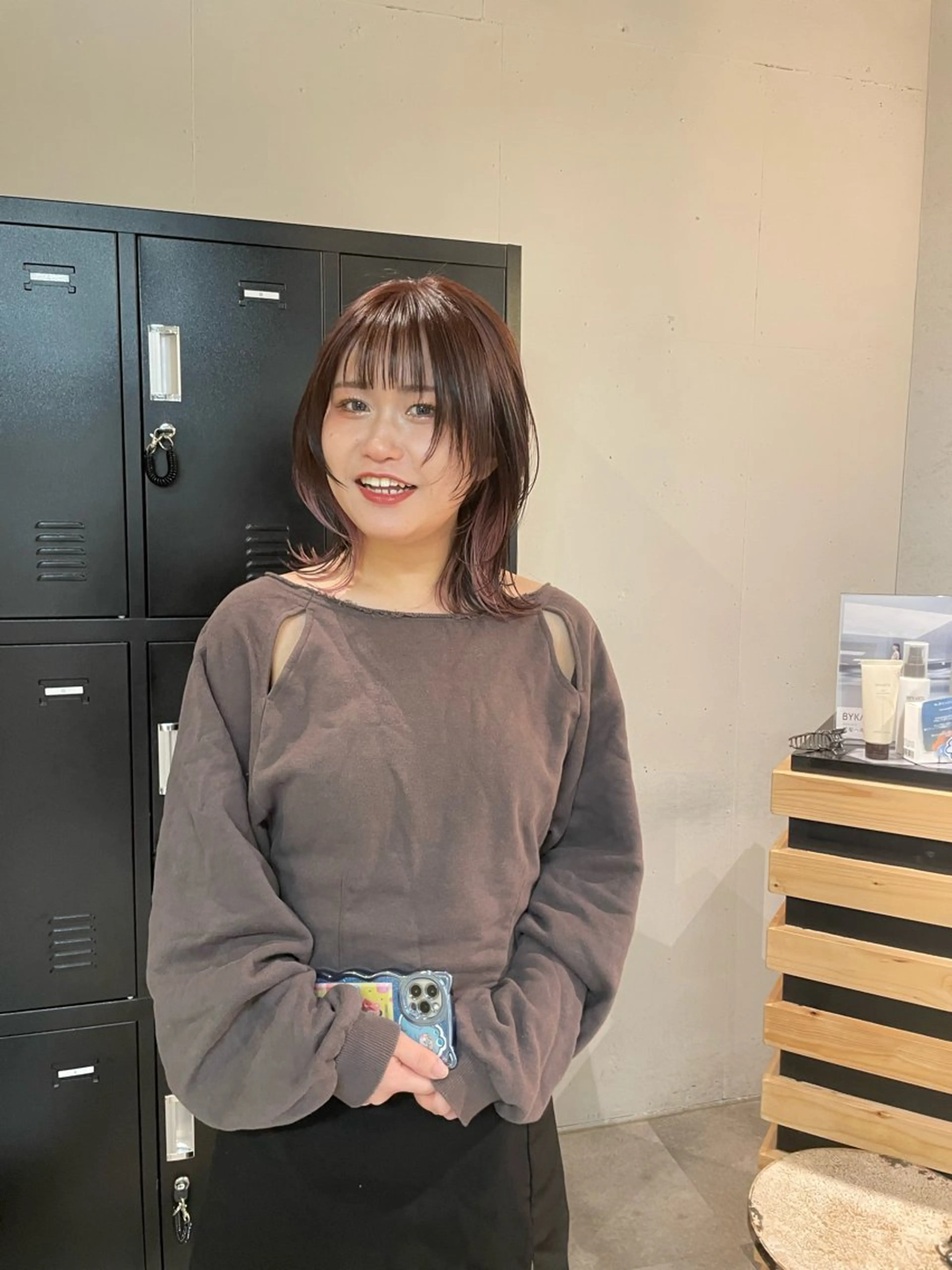 ミディアム カラー ブリーチ イヤリングカラー ピンクカラー 顔周りカット レイヤーカット ヘアカラー 久保田 千尋のヘアスタイル