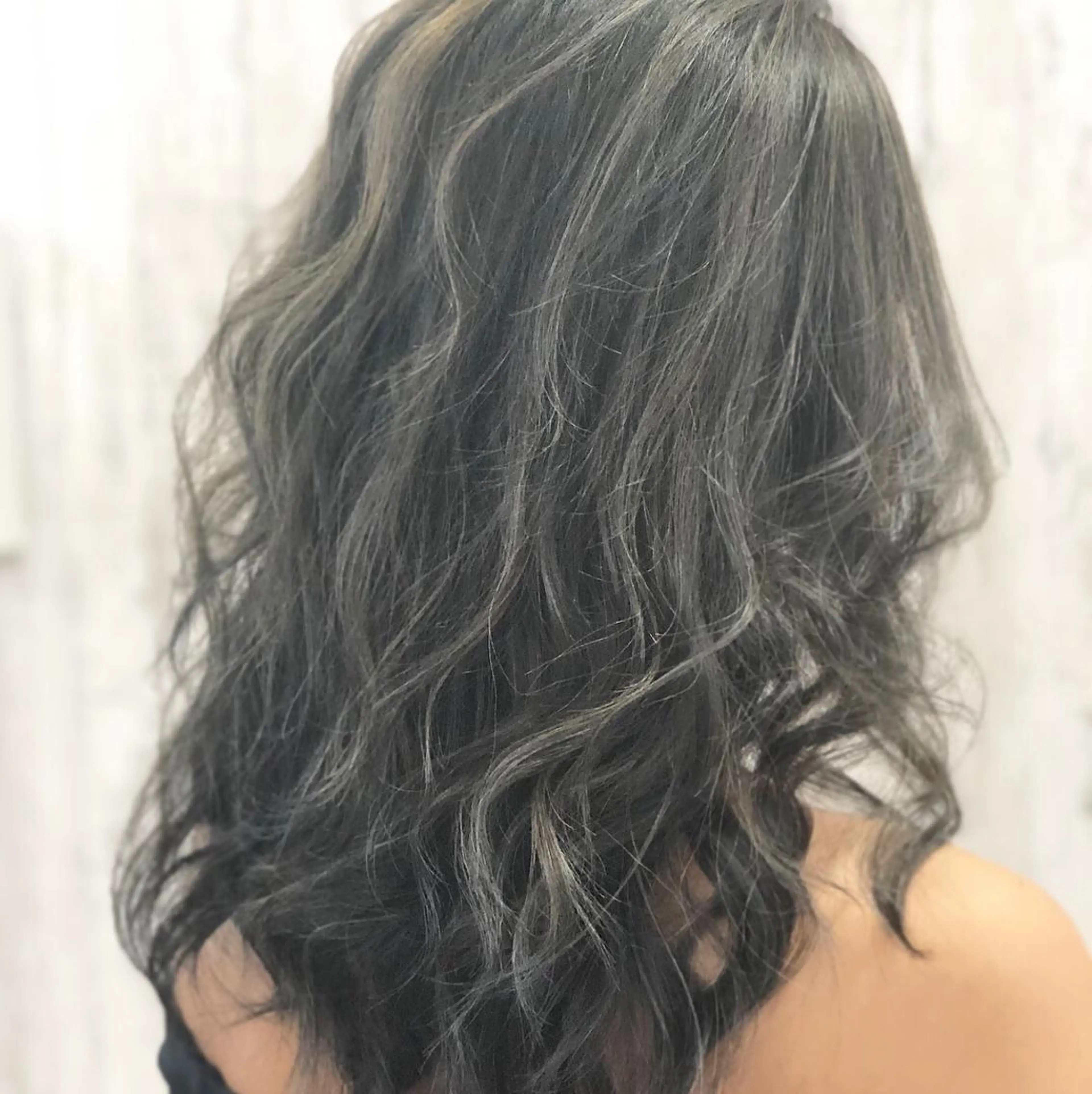 セミロング カラー ハイライトカラー 外国人風カラー ハイライト ヘアカラー トリートメント kazufumi ..のヘアスタイル