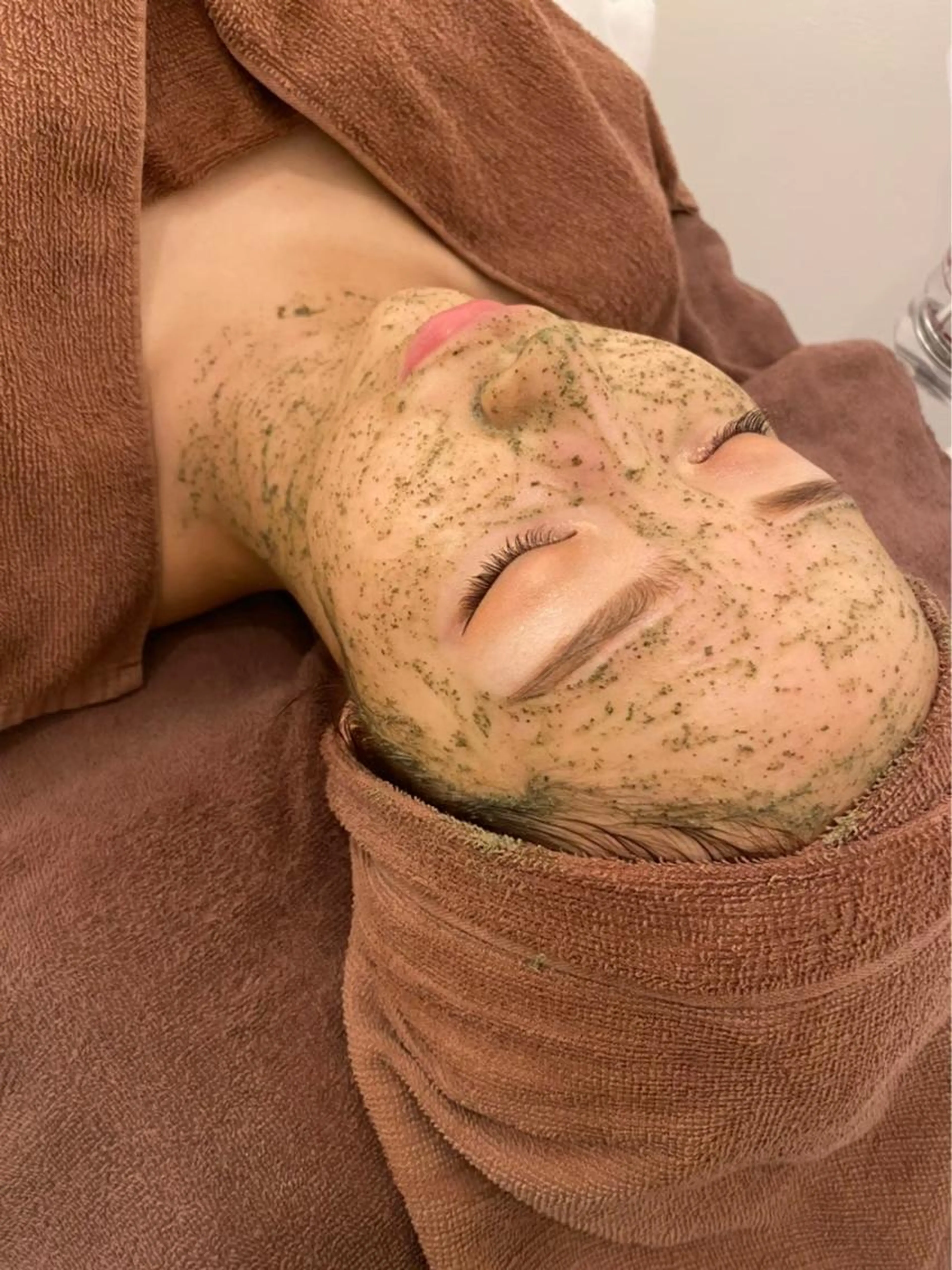 【切らない美容整形とSNS話題】デコルテ、フェイシャルマッサージと選べるオプションプレゼント🌿まさかの半額です💗の写真