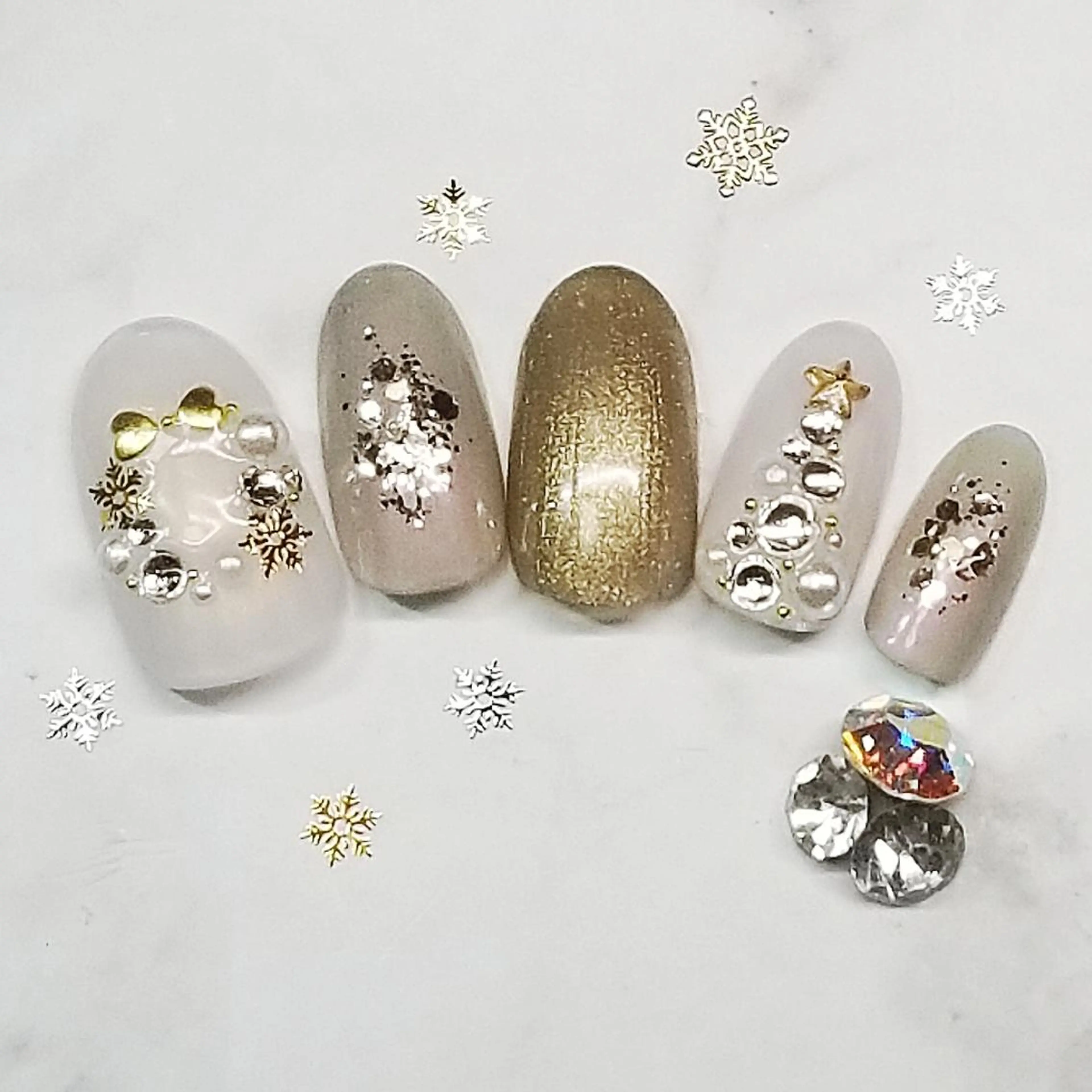 ネイル ホワイト 冬ネイル クリスマス 博多ネイル ｍｉｍｉのネイルデザイン