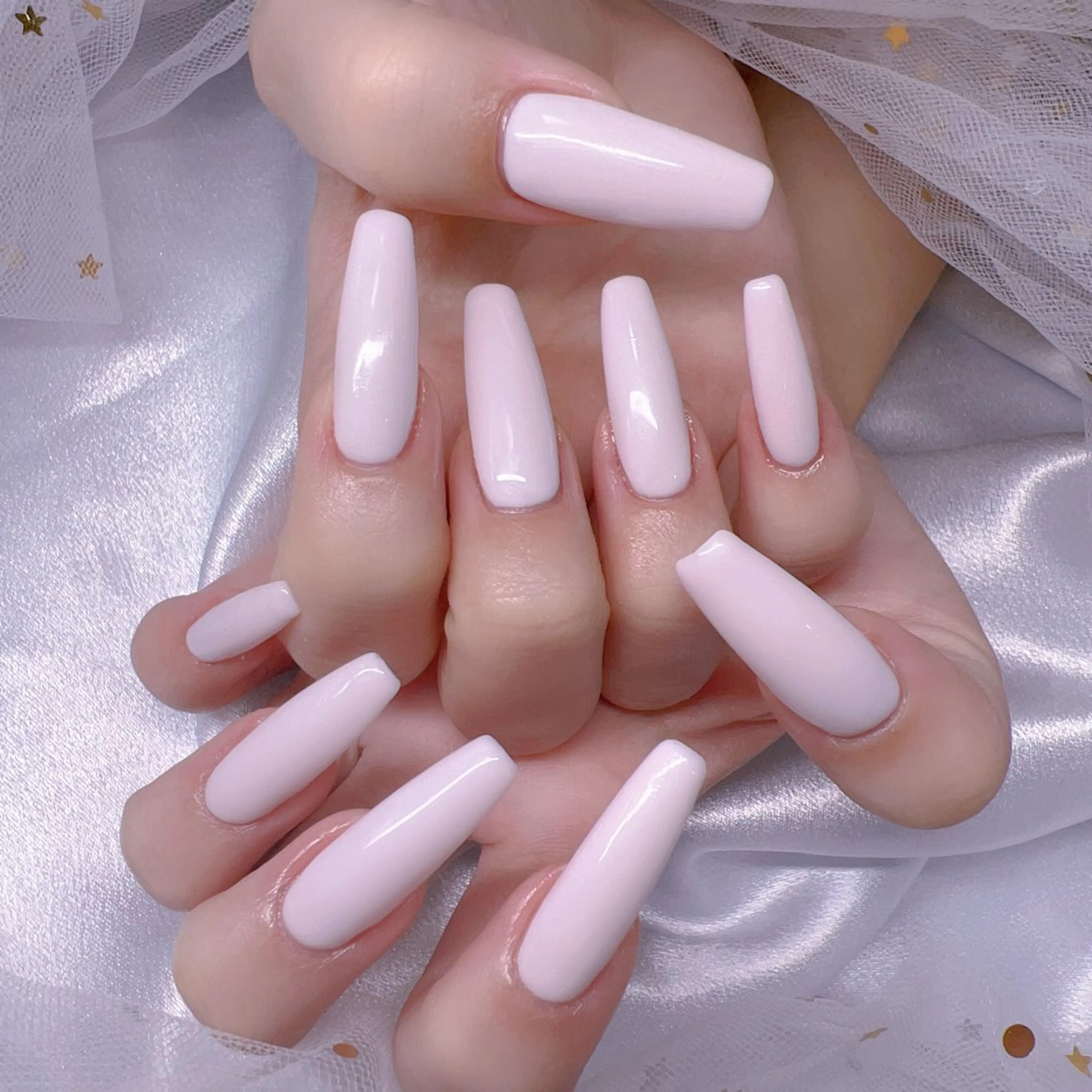 チップ長さだしワンカラーorラメグラ¥6800（初回ソフトジェルオフ無料）の写真