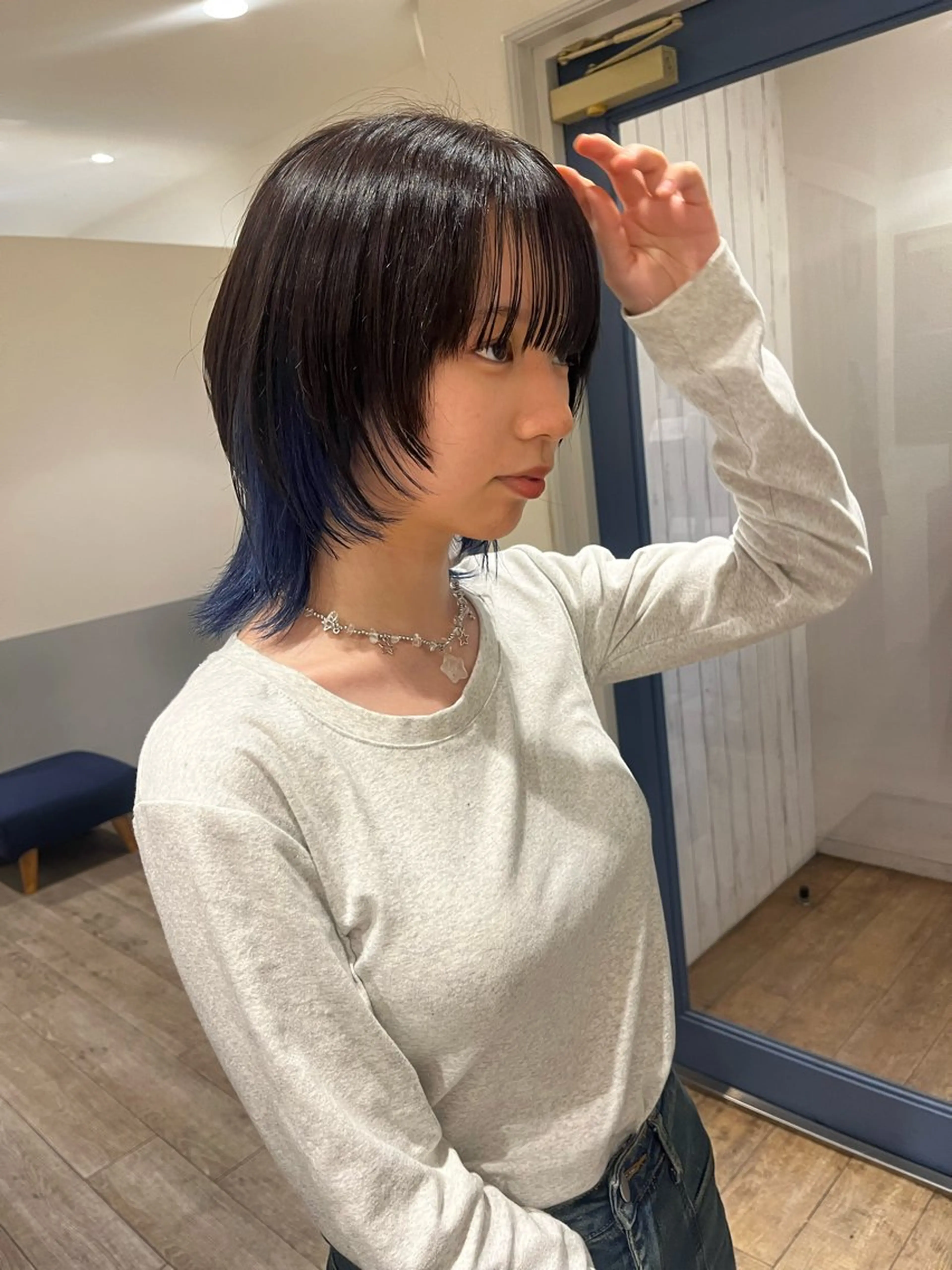 ミディアム カラー ブルーカラー インナーカラー レイヤーカット ウルフカット カット ヘアカラー トリートメント 上品な暖色/丸みボブ Chie🪷のヘアスタイル