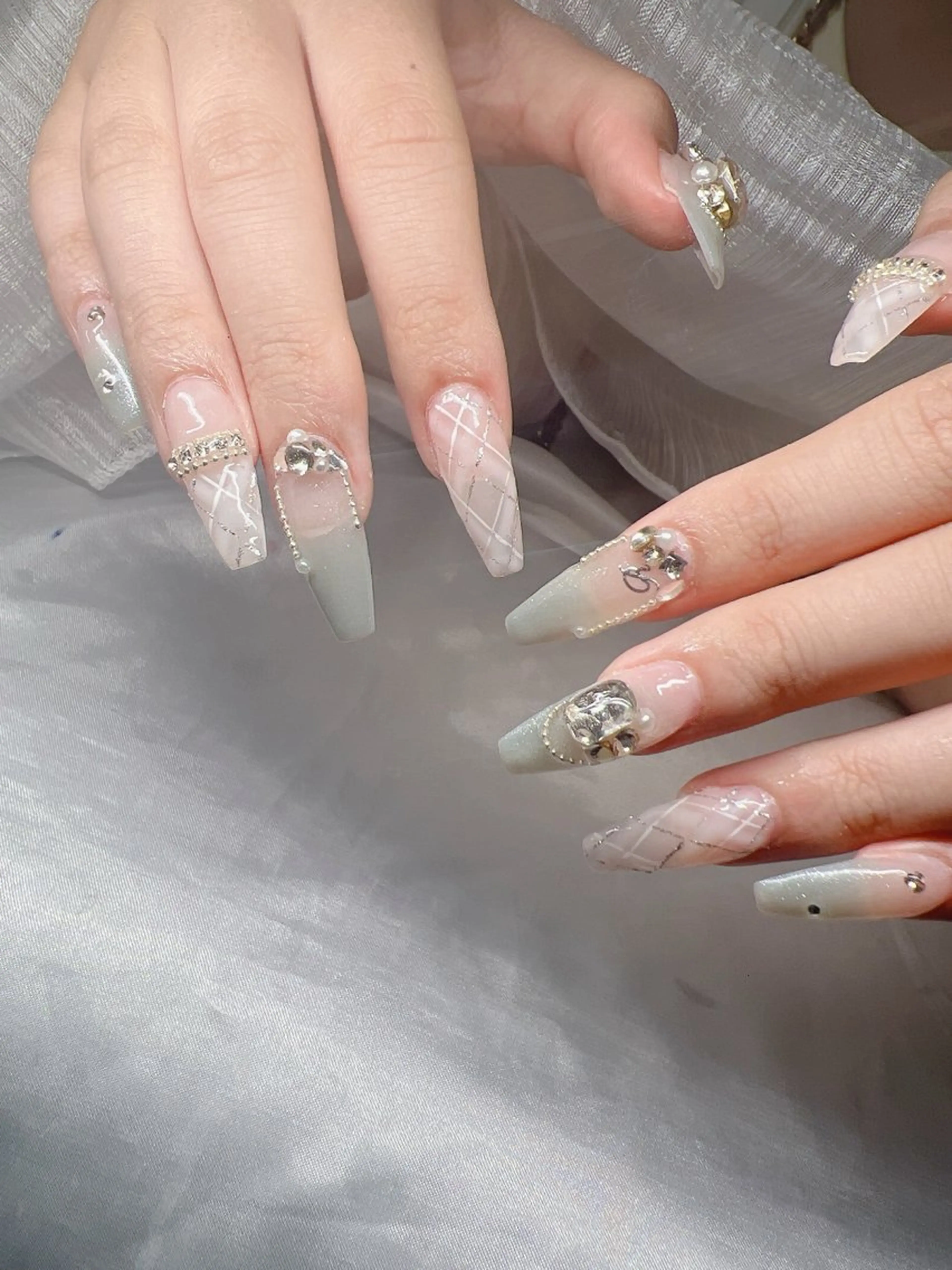 ネイル ハンドネイル Lee Nailsのネイルデザイン