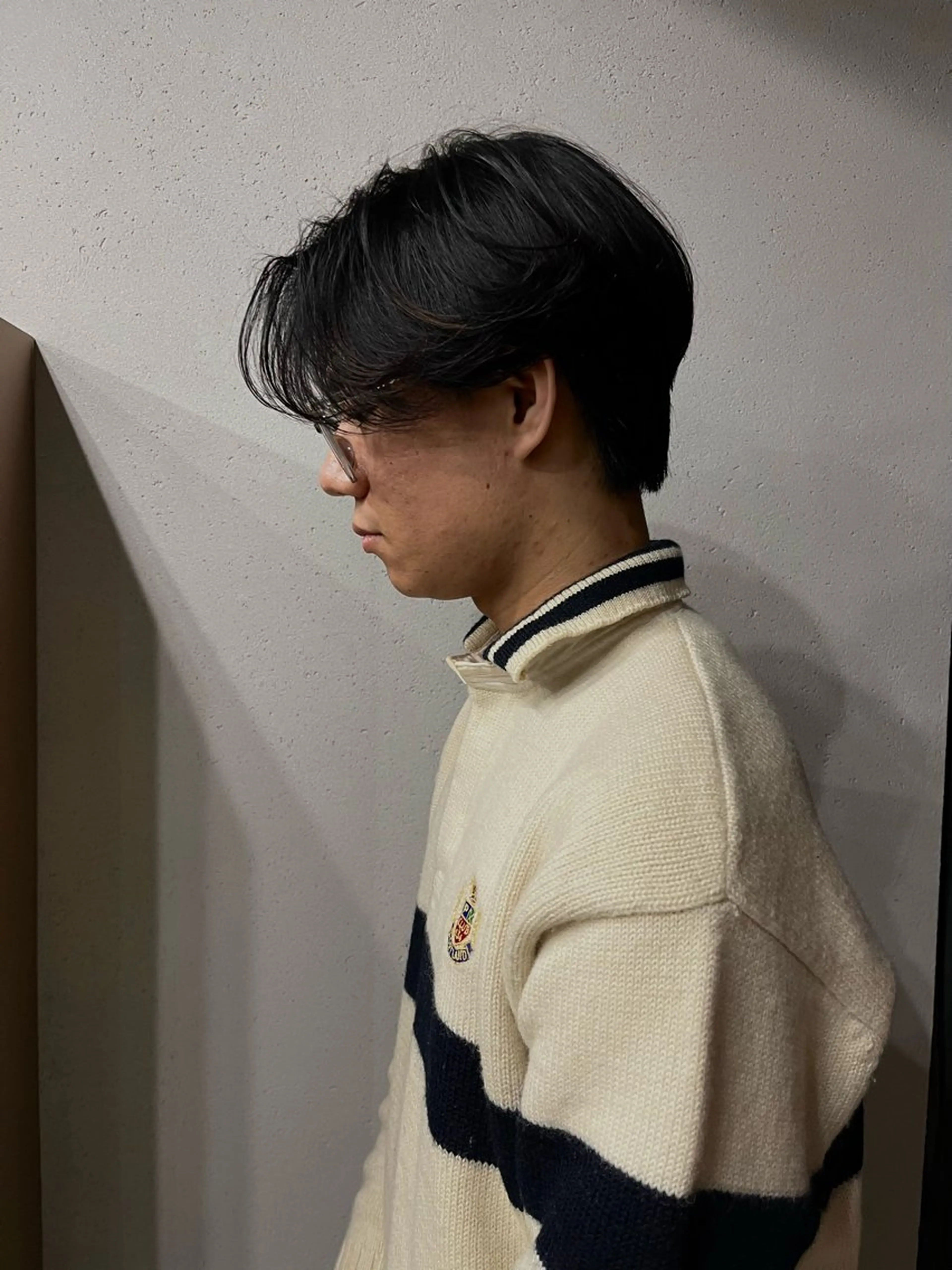 ショート メンズ カット 曲がる縮毛矯正 センターパートのヘアスタイル