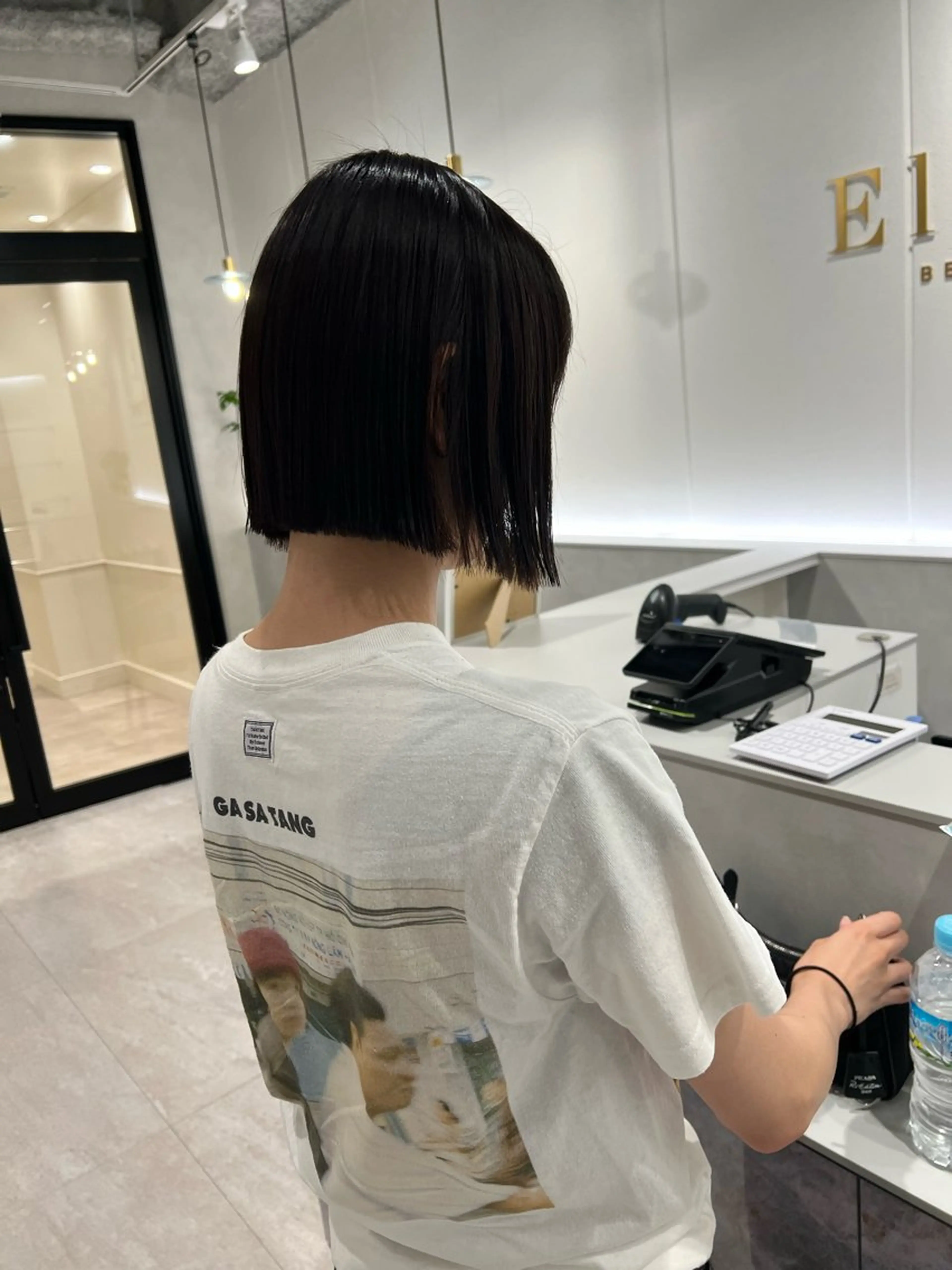 ショート パーマ 縮毛矯正/ レイヤー/ミディアムのヘアスタイル