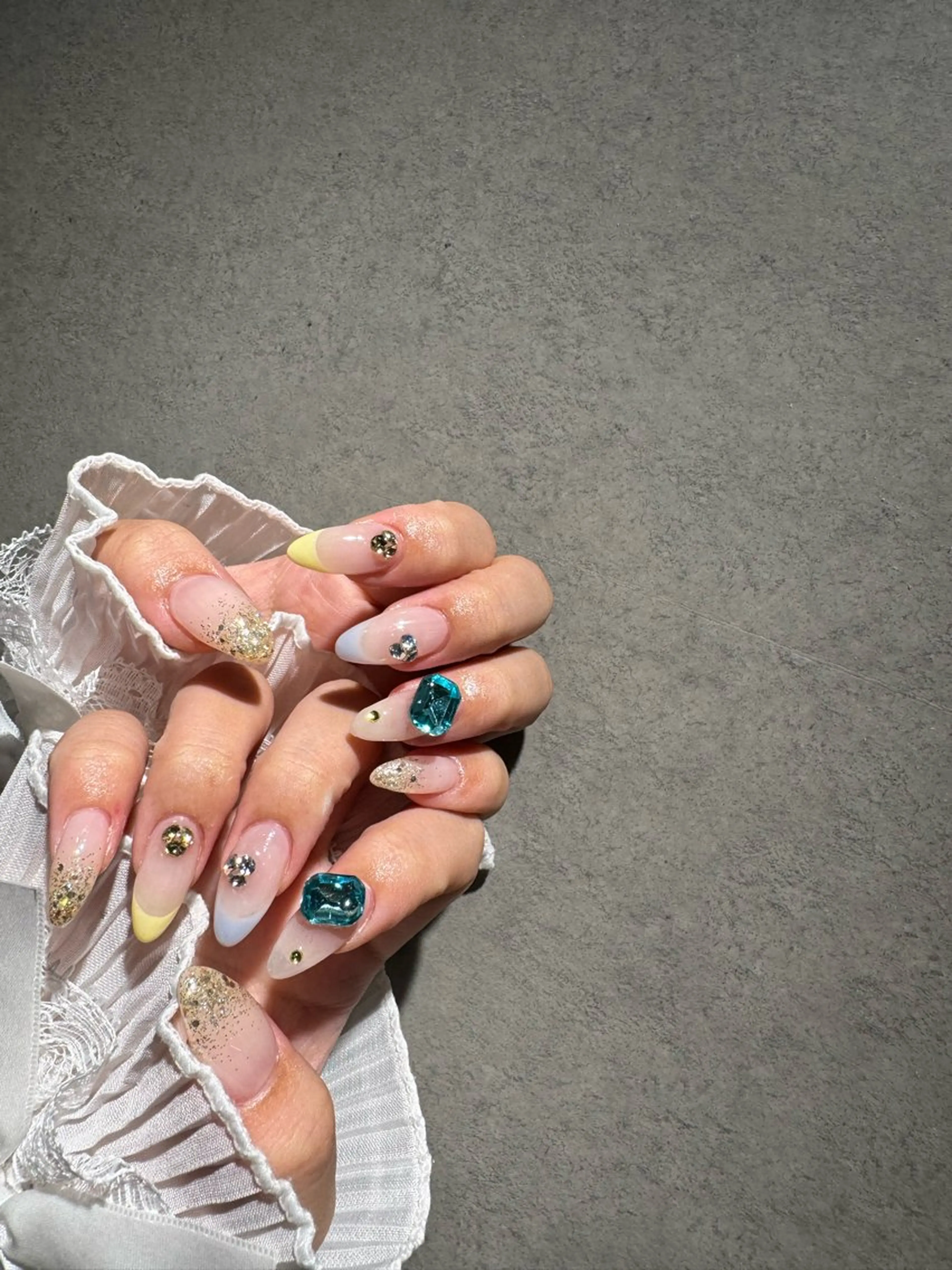 ネイル ハンドネイル I-nailロング /ワンホン/キラキラのネイルデザイン