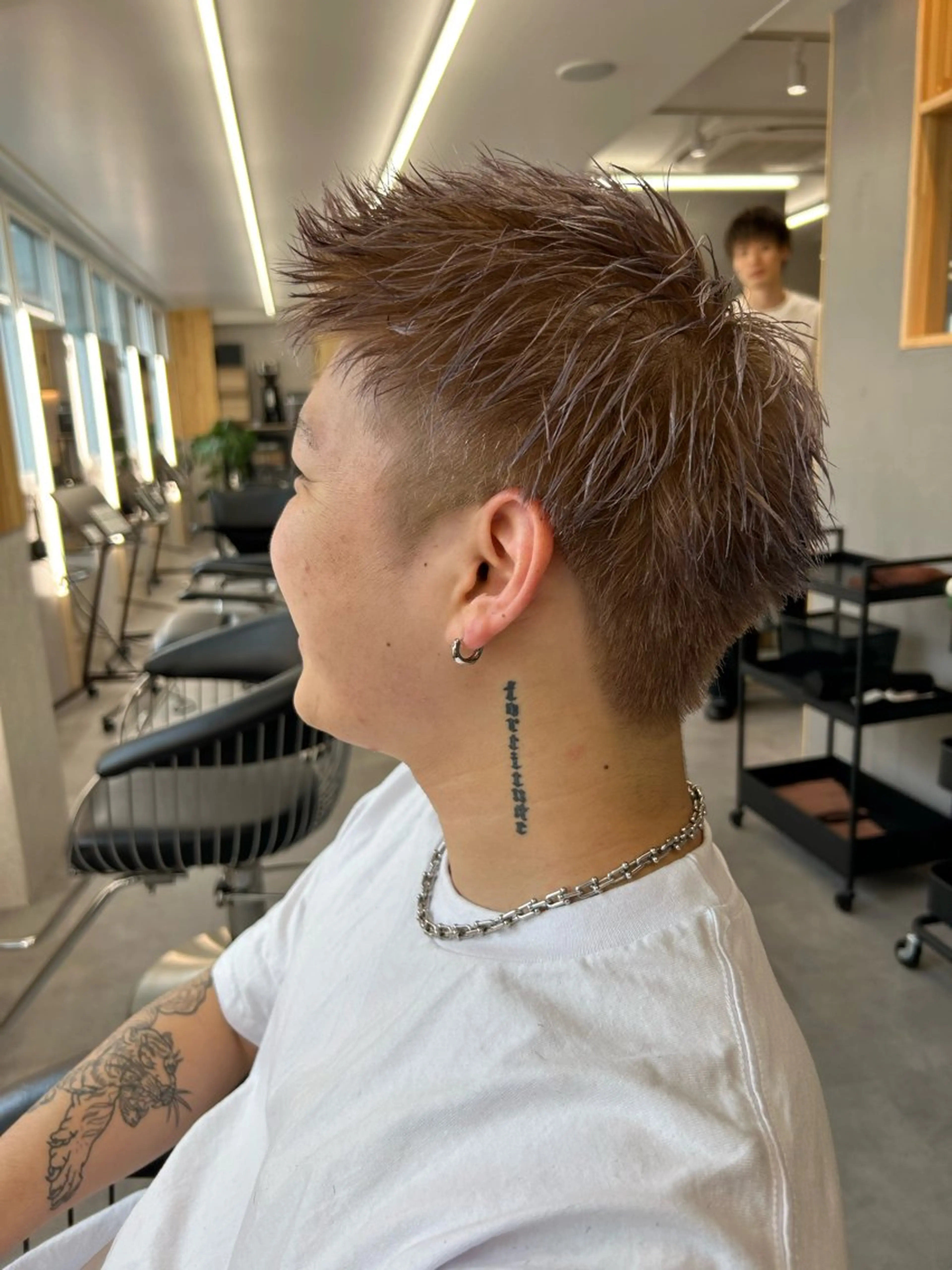 ショート freera所属・ルーズシャドウ/ 波巻き💠大塩威吹のヘアスタイル