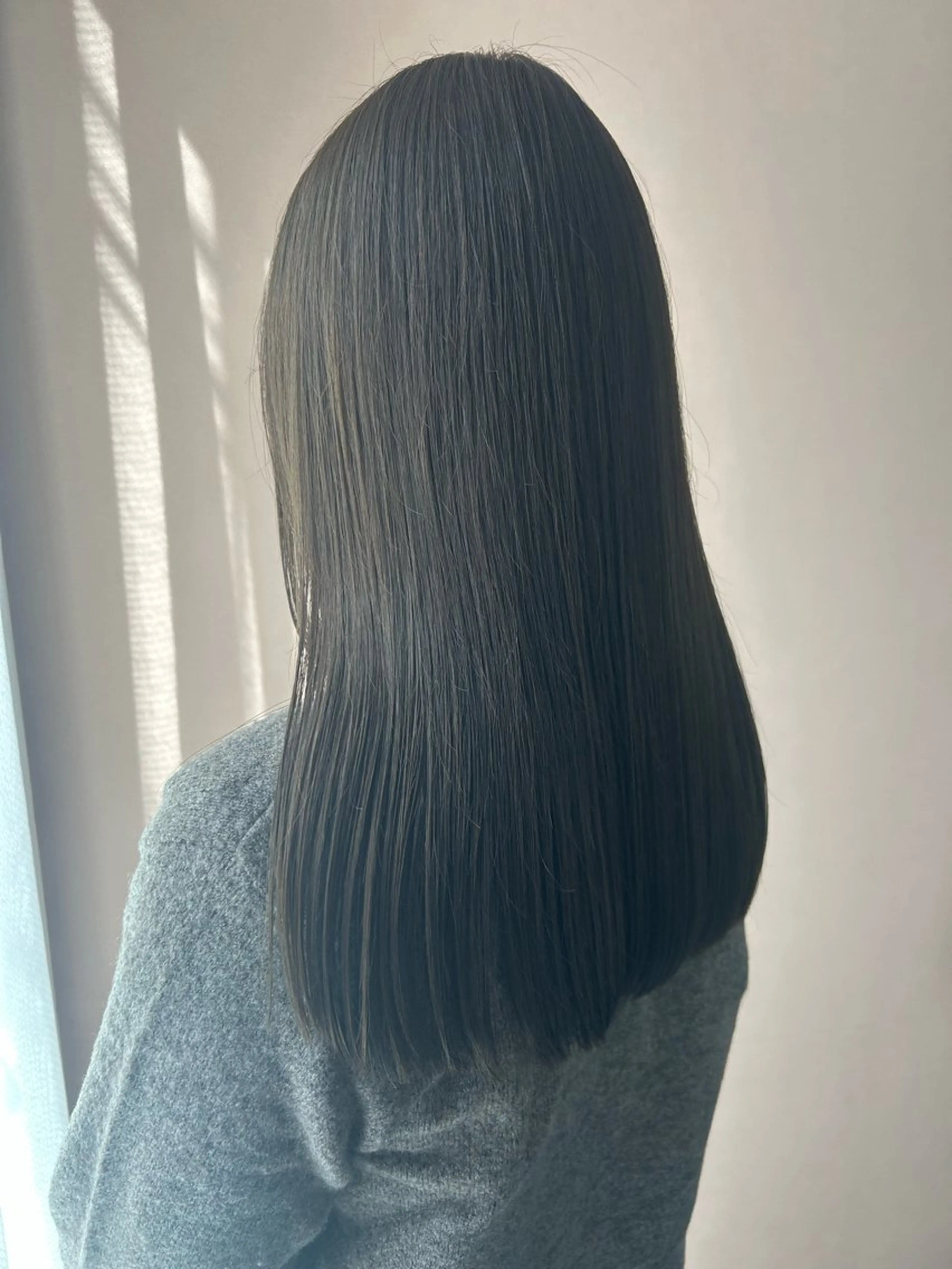 ロング カラー ブリーチ 透明感カラー グレージュ ブリーチなしカラー オリーブグレージュ hub hair レイヤー/透明感のヘアスタイル