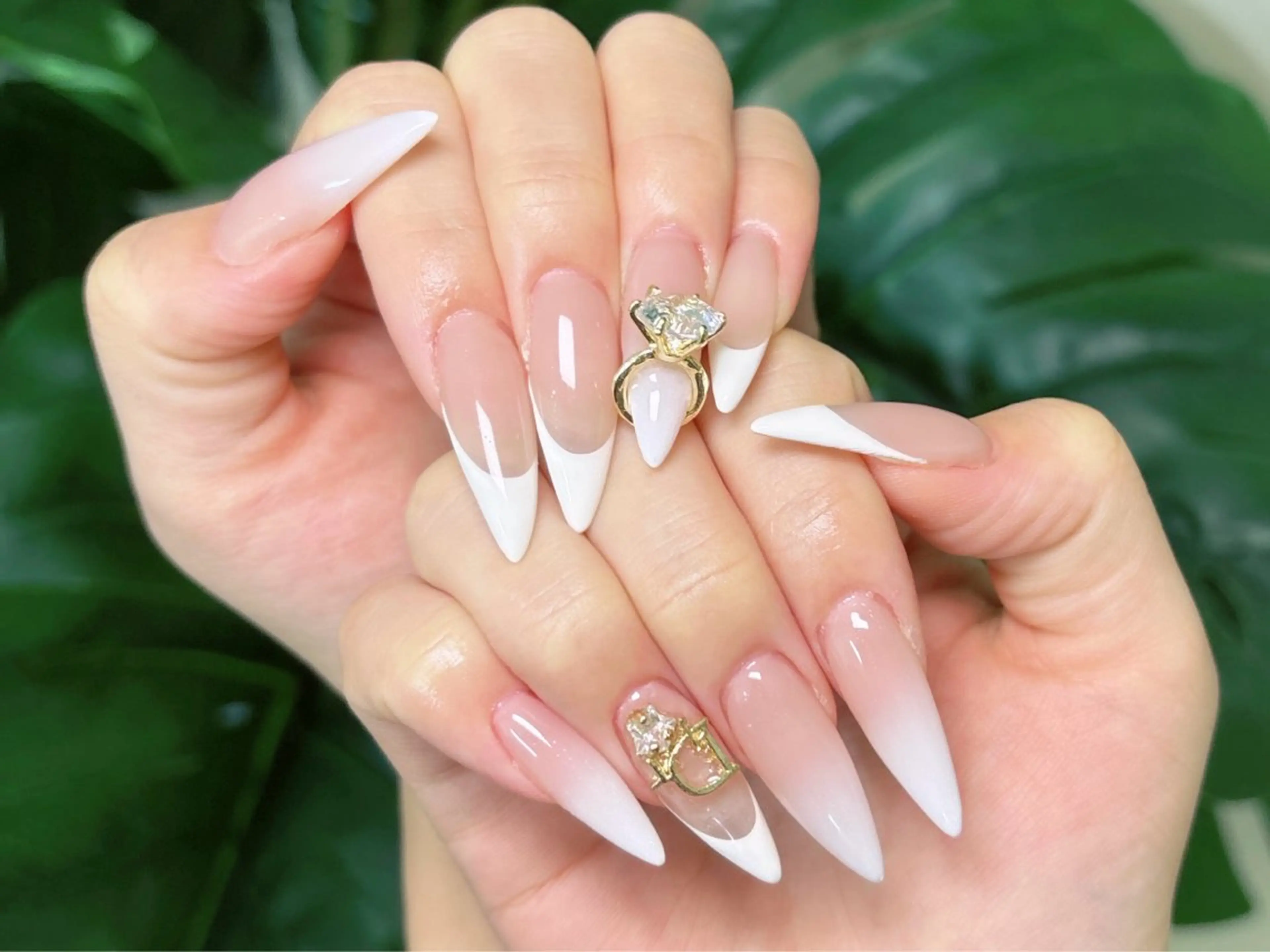 ネイル ジェルネイル 韓国ネイル マグネットネイル 持ち込み ワンカラーネイル ハンドネイル ハンドケア R1🎀Nail💕 池袋東口店のネイルデザイン