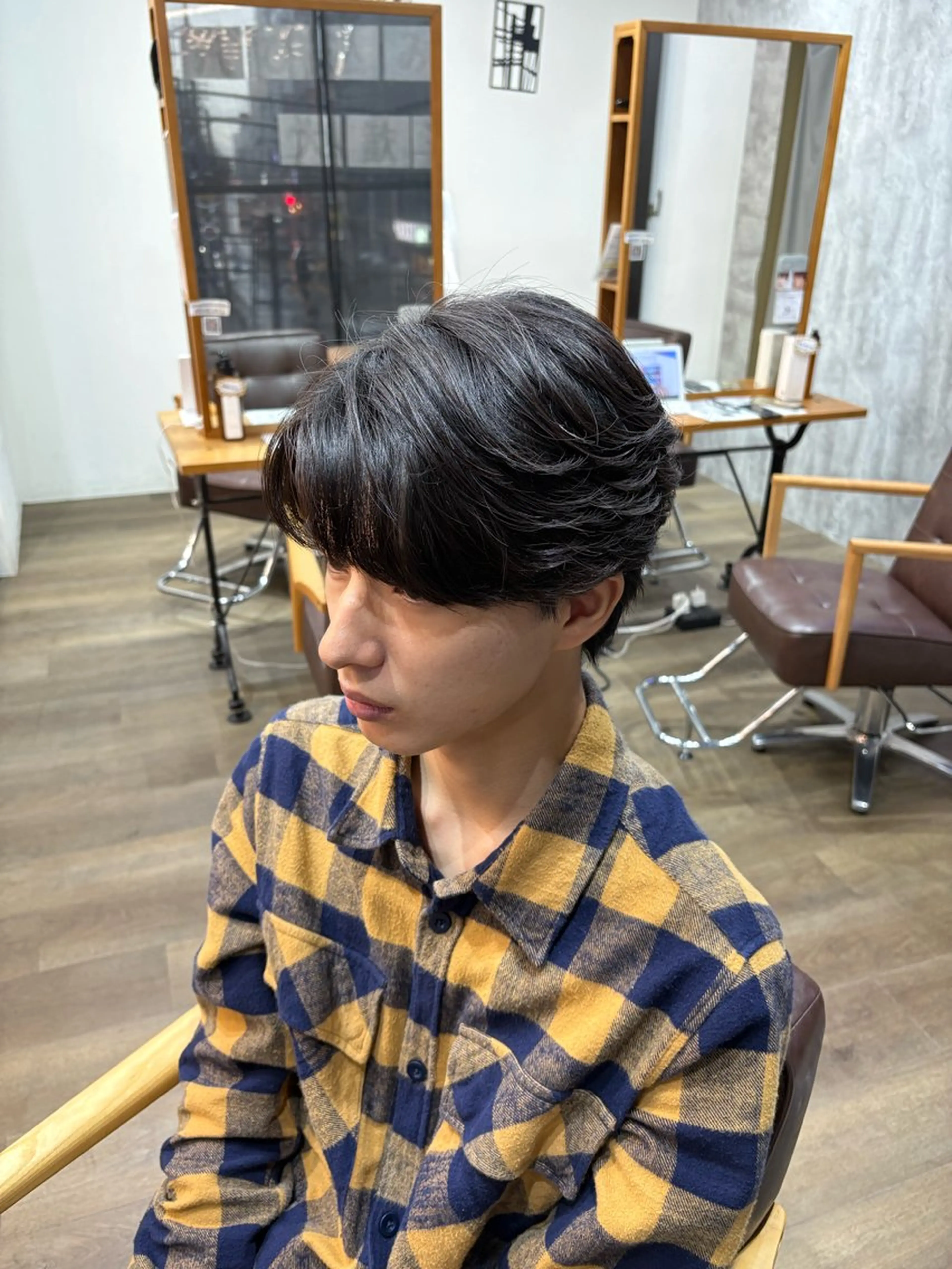 ショート パーマ メンズ カルマパーマ メンズパーマ カット パーマ 韓国メンズヘア/ 毛流れヘア　須田龍世のヘアスタイル