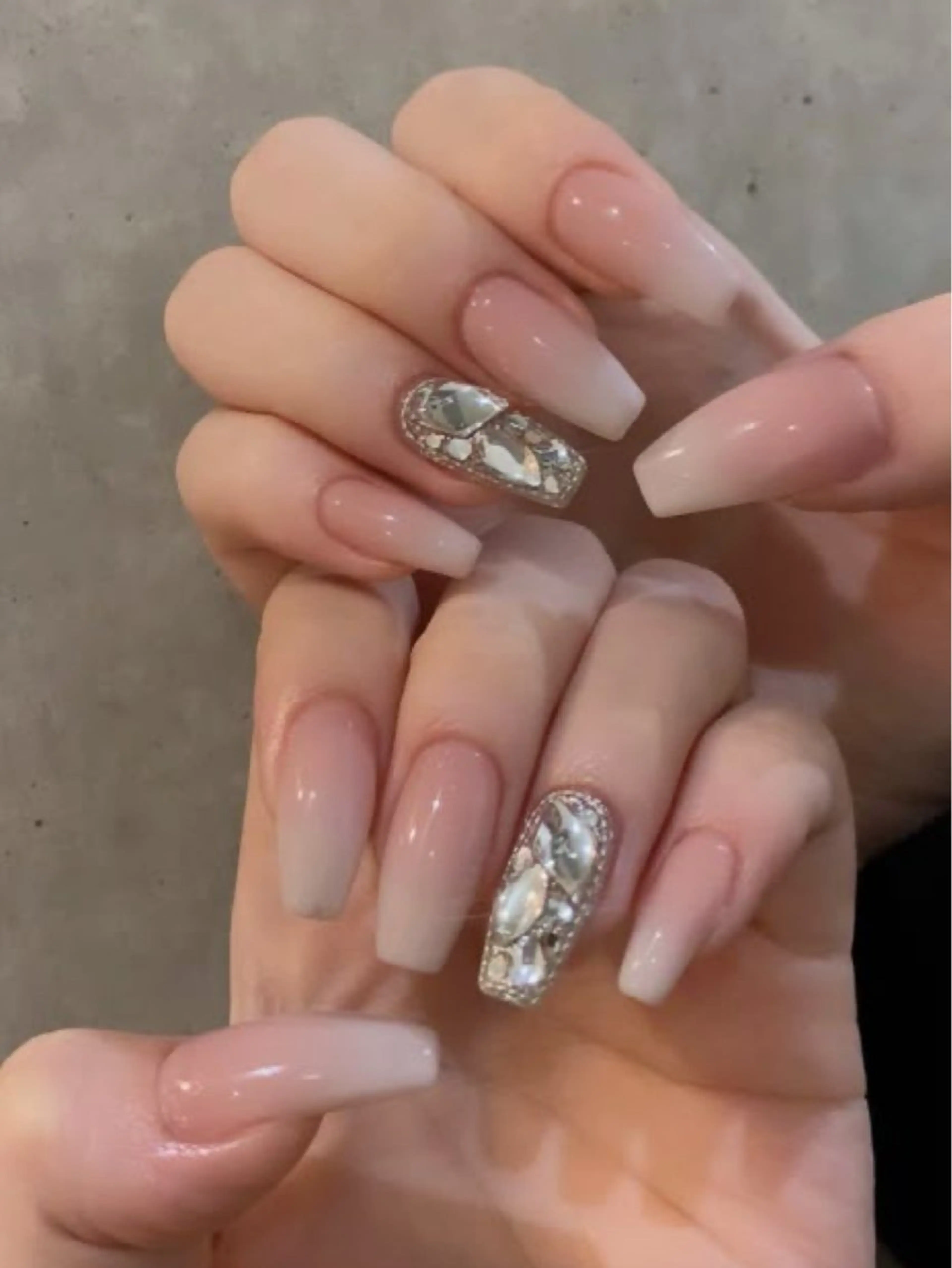 ネイル グラデーション ハンドネイル Tini ANA.CHUOのネイルデザイン