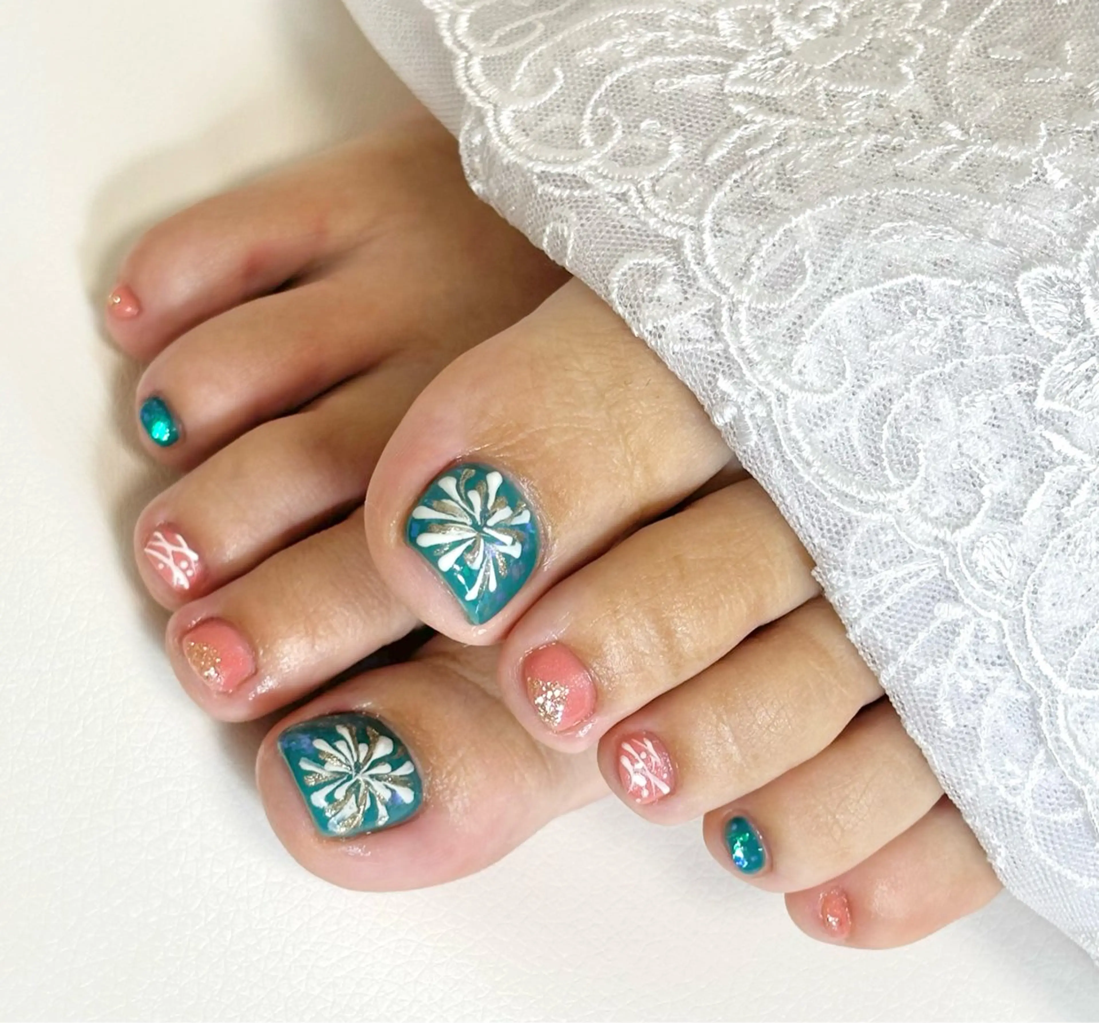 フットジェルネイル華やかアートコース🩵店内サンプルデザイン（オフ無し）の写真