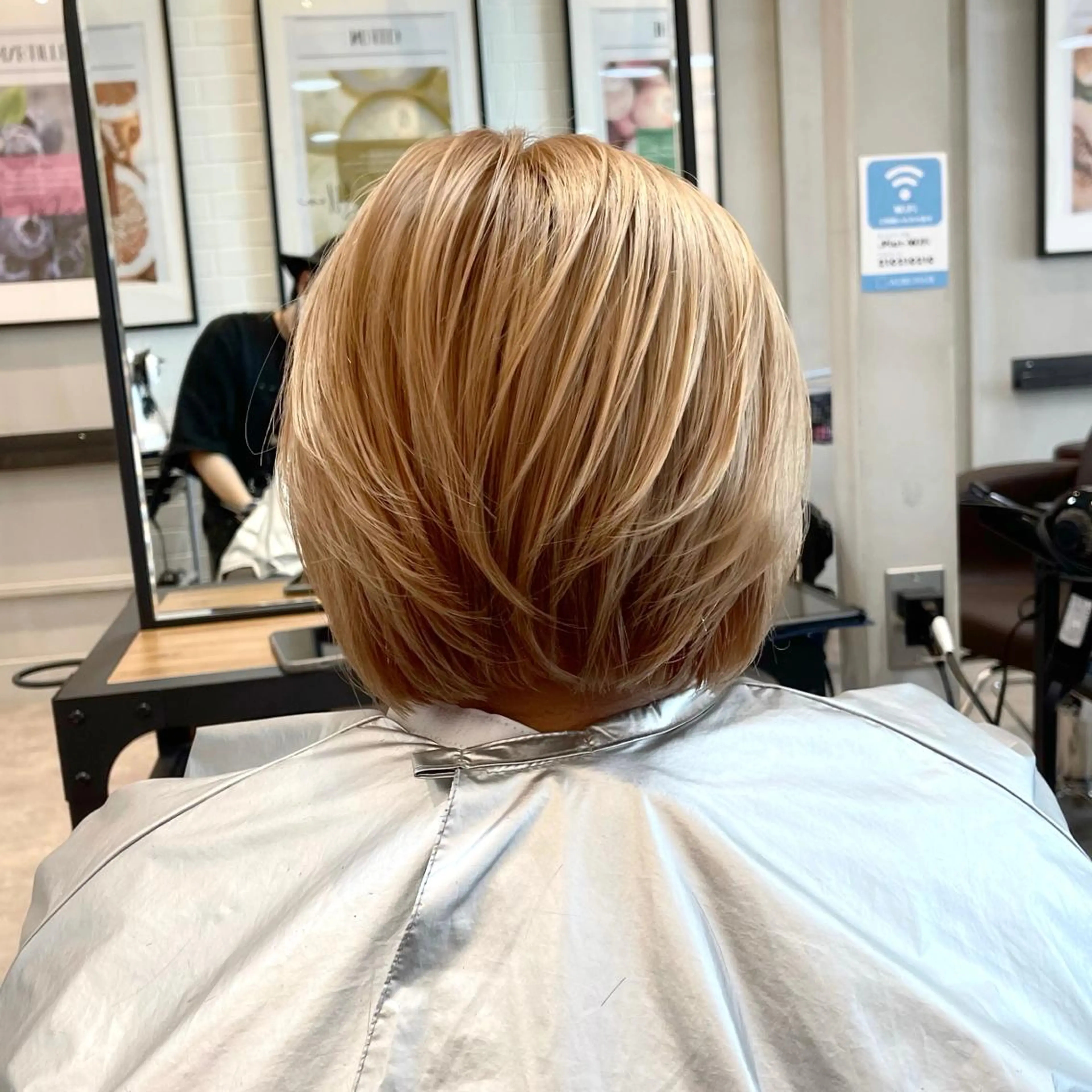 ショート カラー ヘアアレンジ バレイヤージュ デザインカラー ハイライトカラー 外国人風カラー ハイライト アンドウ ユウ/ レイヤーカット/韓国のヘアスタイル